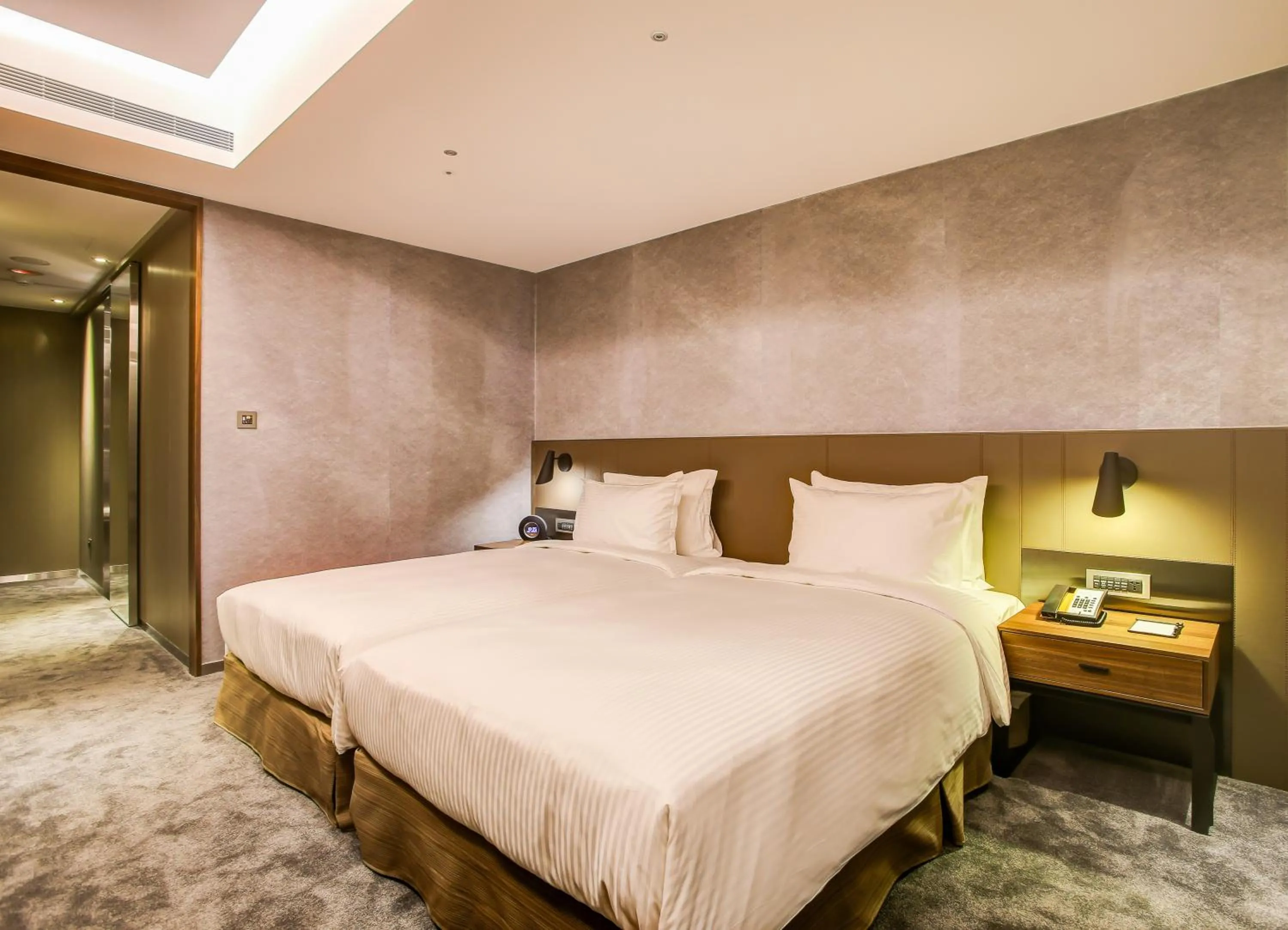 Large Twin Room in CHECK inn Taipei Nanjing