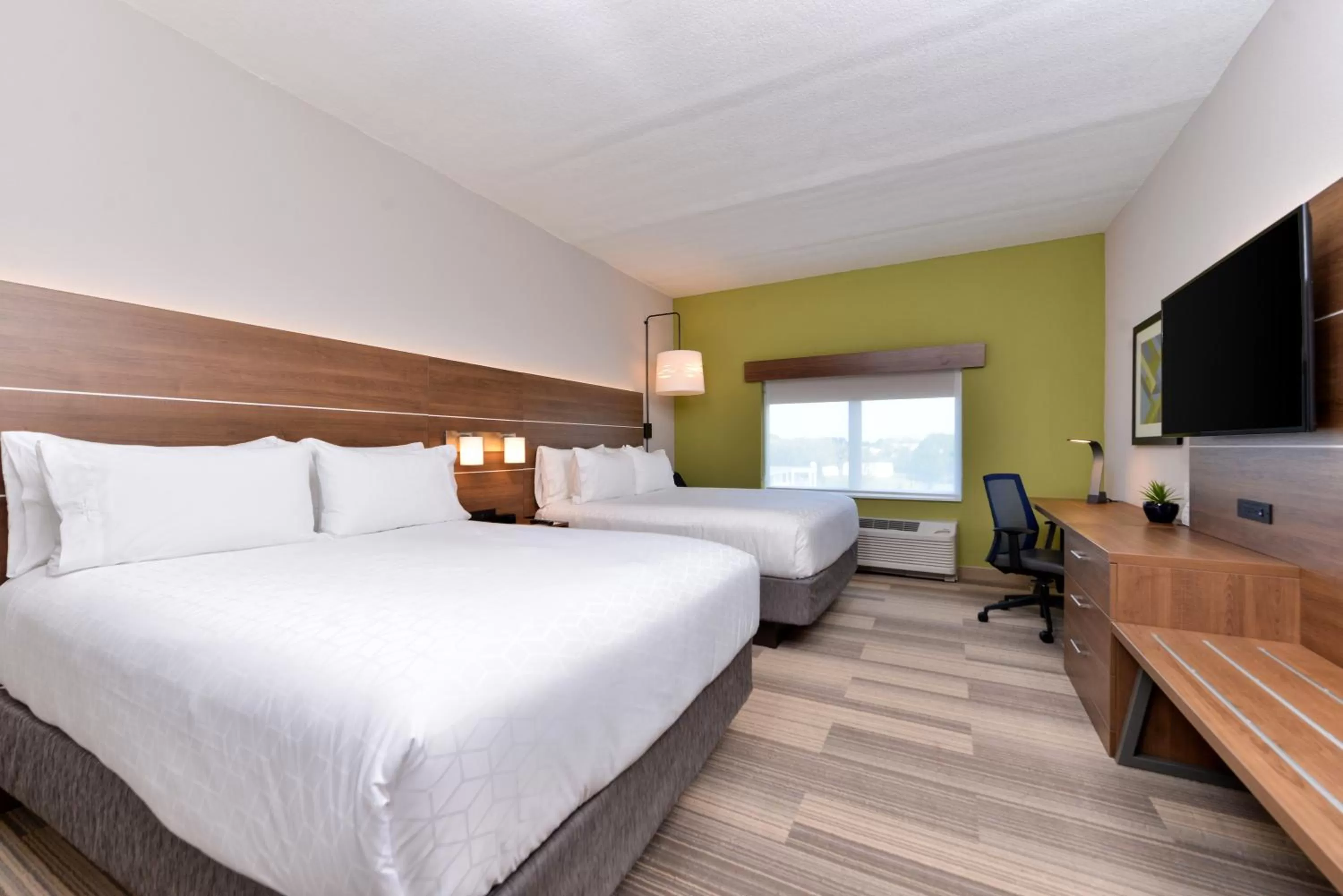 Photo of the whole room, Bed in Holiday Inn Express & Suites Alachua - Gainesville Area by IHG