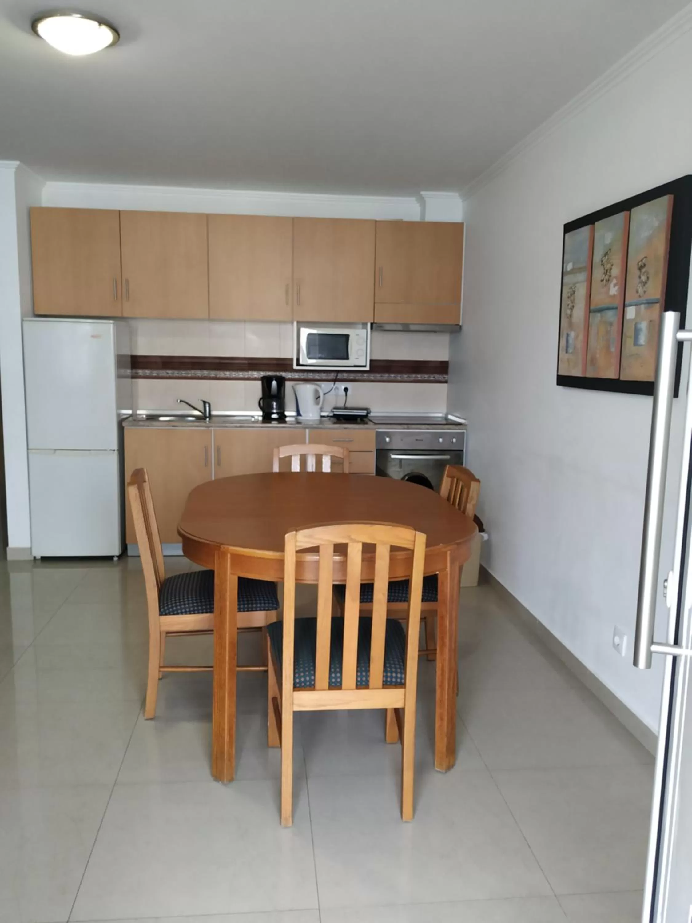 Dining Area in Costa & Isaias Apartamentos