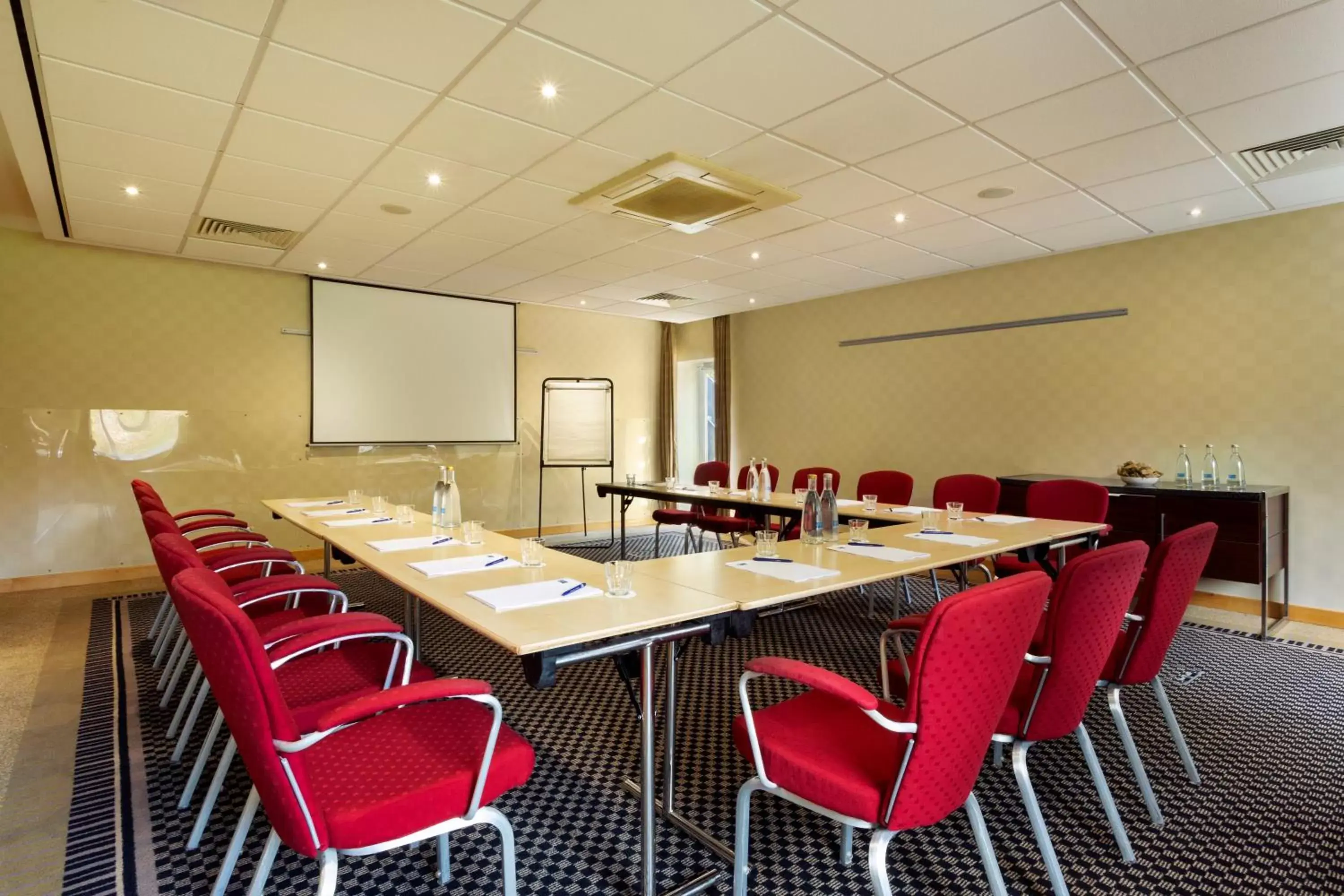 Meeting/conference room in Holiday Inn Express Southampton - M27, J7, an IHG Hotel