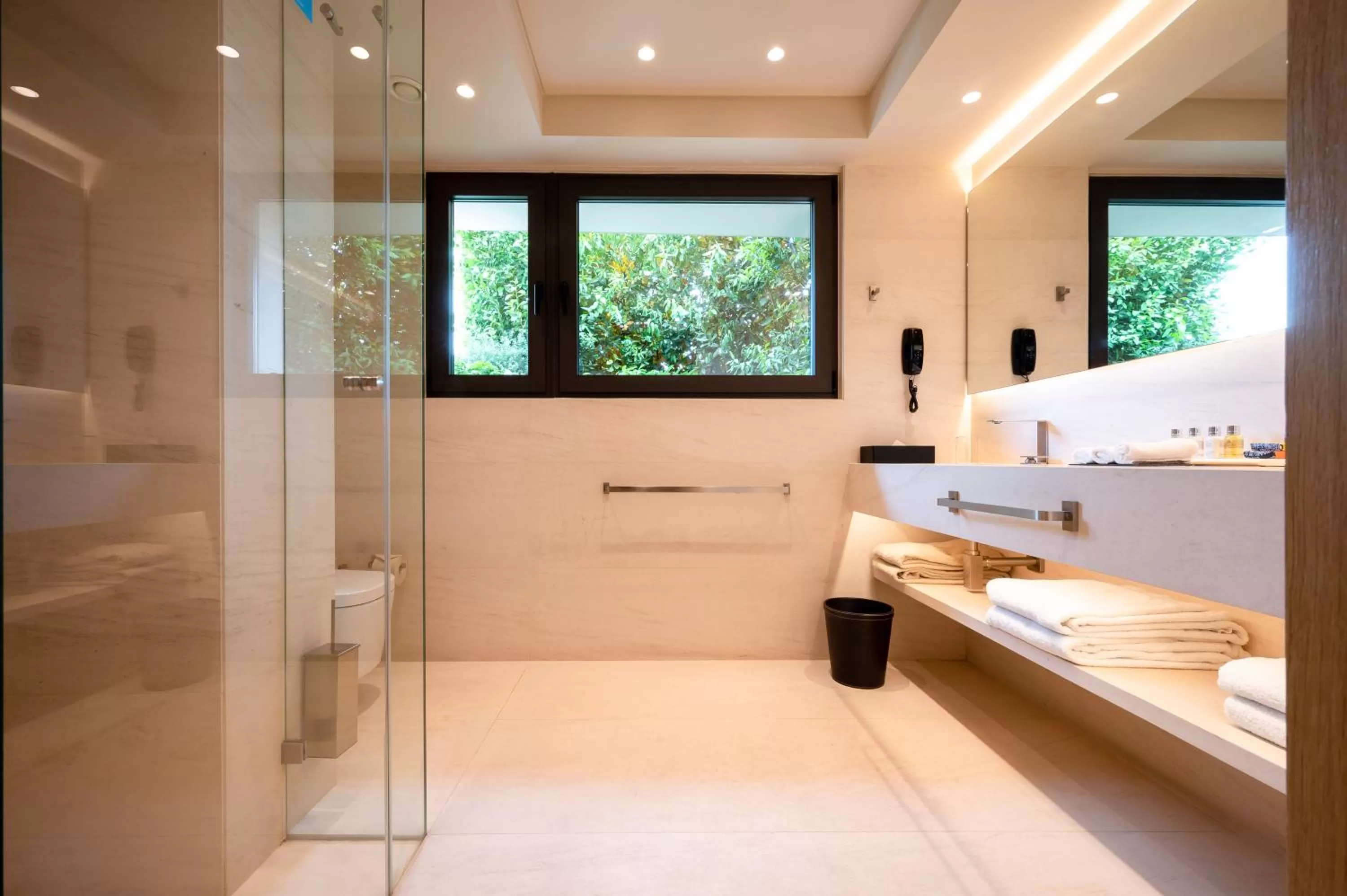 Bathroom in Somewhere Vouliagmeni