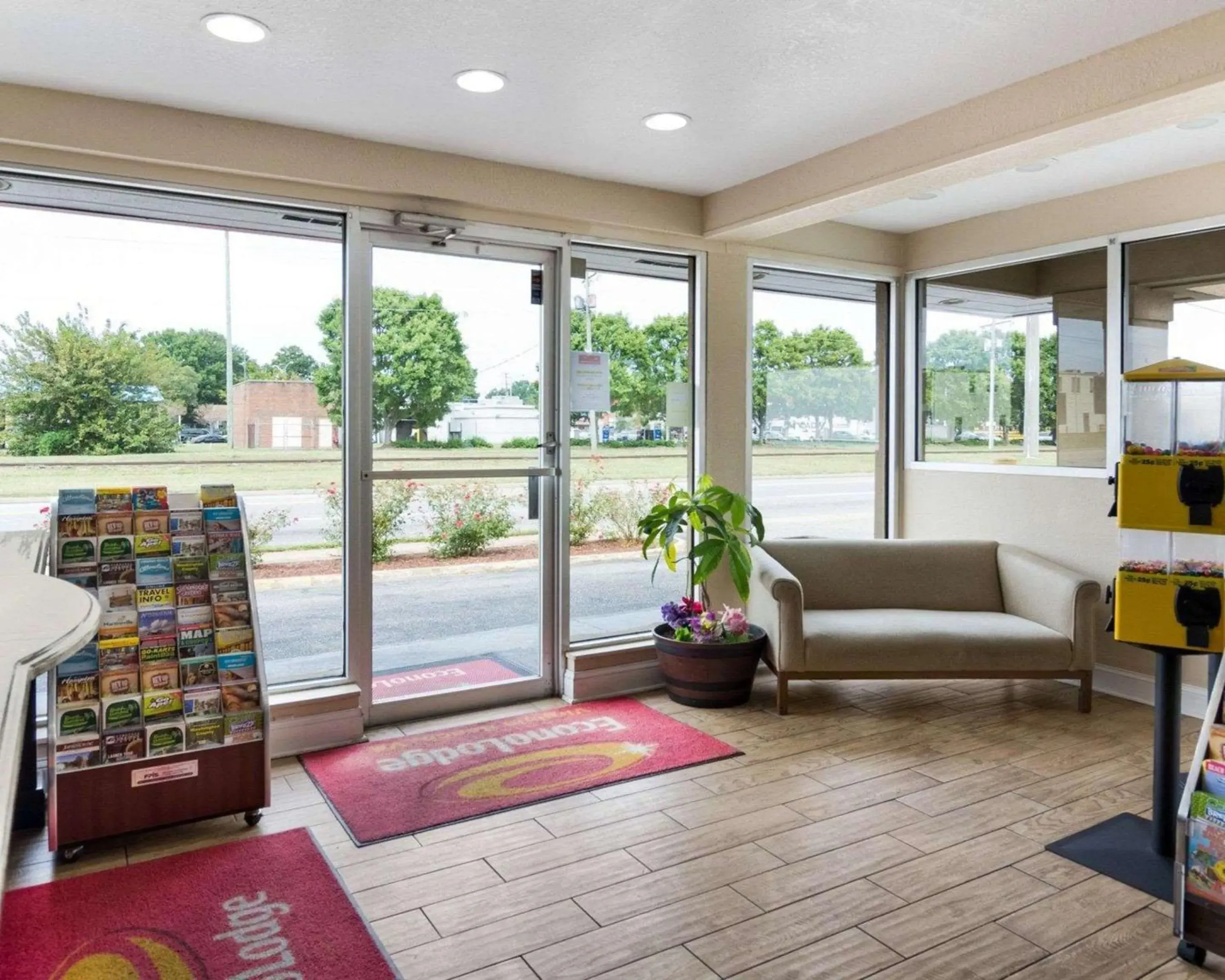 Lobby or reception in Econo Lodge Town Center
