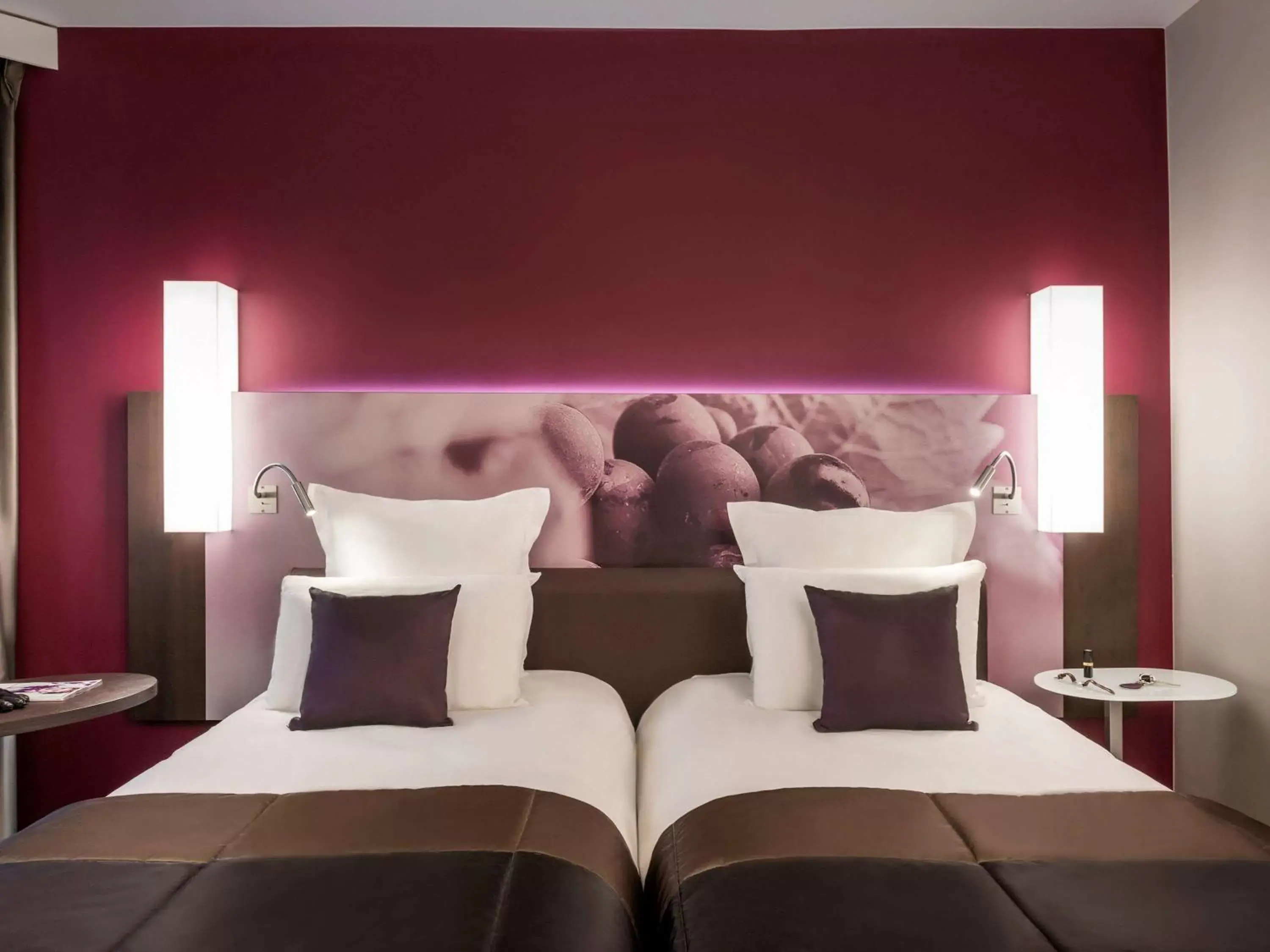 Photo of the whole room, Bed in Mercure Reims Centre Cathédrale