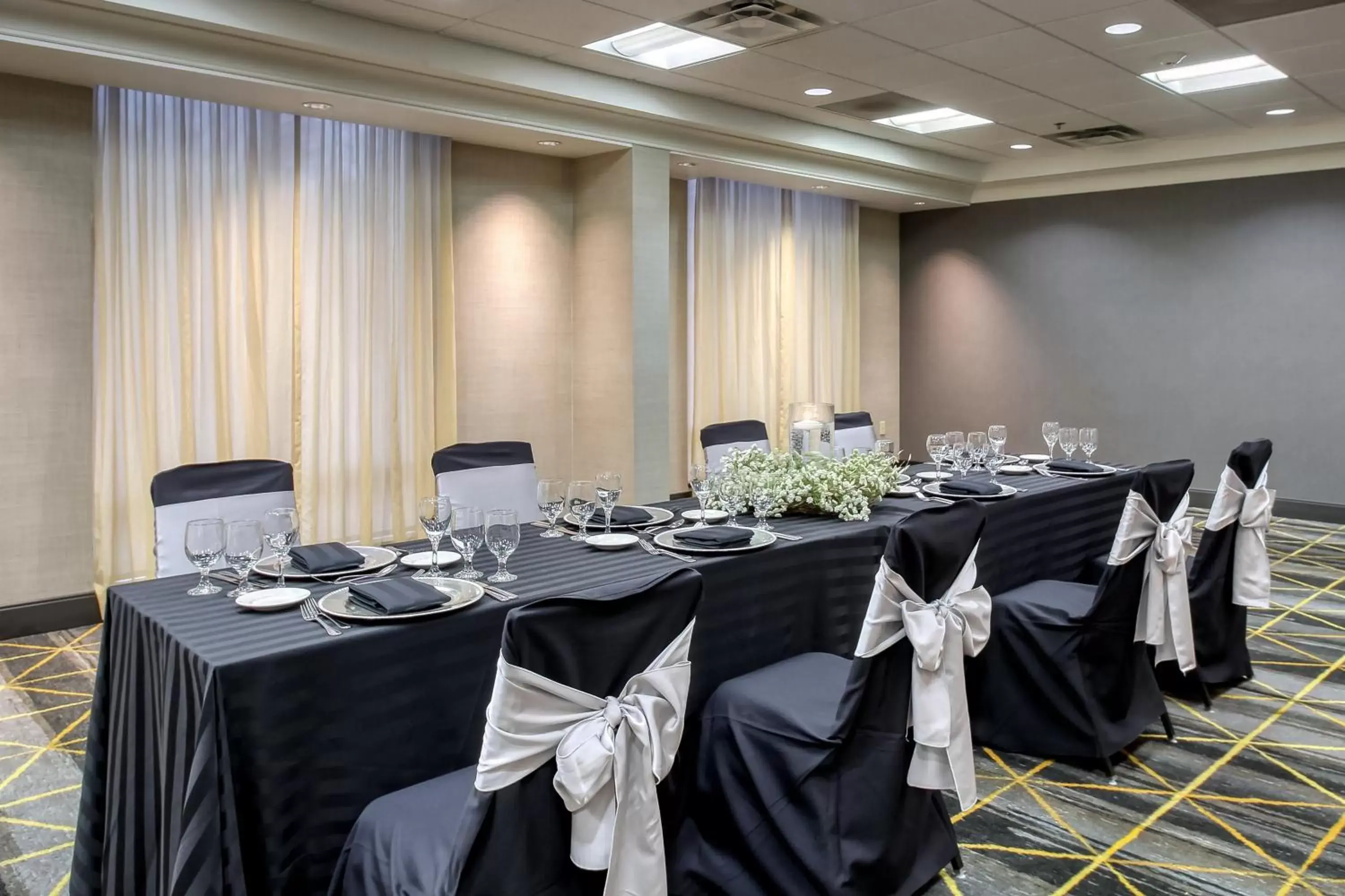 Meeting/conference room, Banquet Facilities in Holiday Inn & Suites Atlanta Airport North, an IHG Hotel