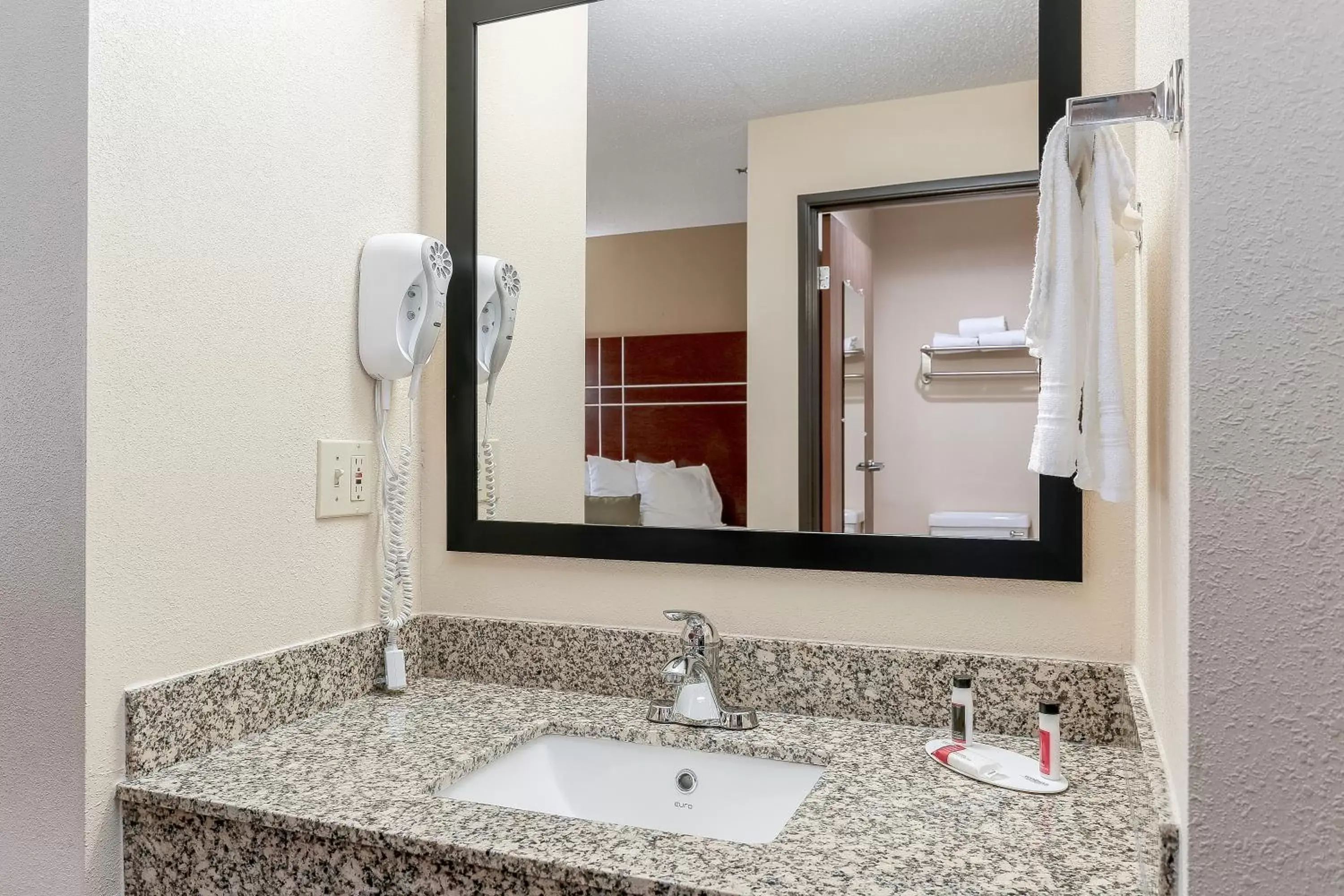 Bathroom in Baymont by Wyndham Bowling Green