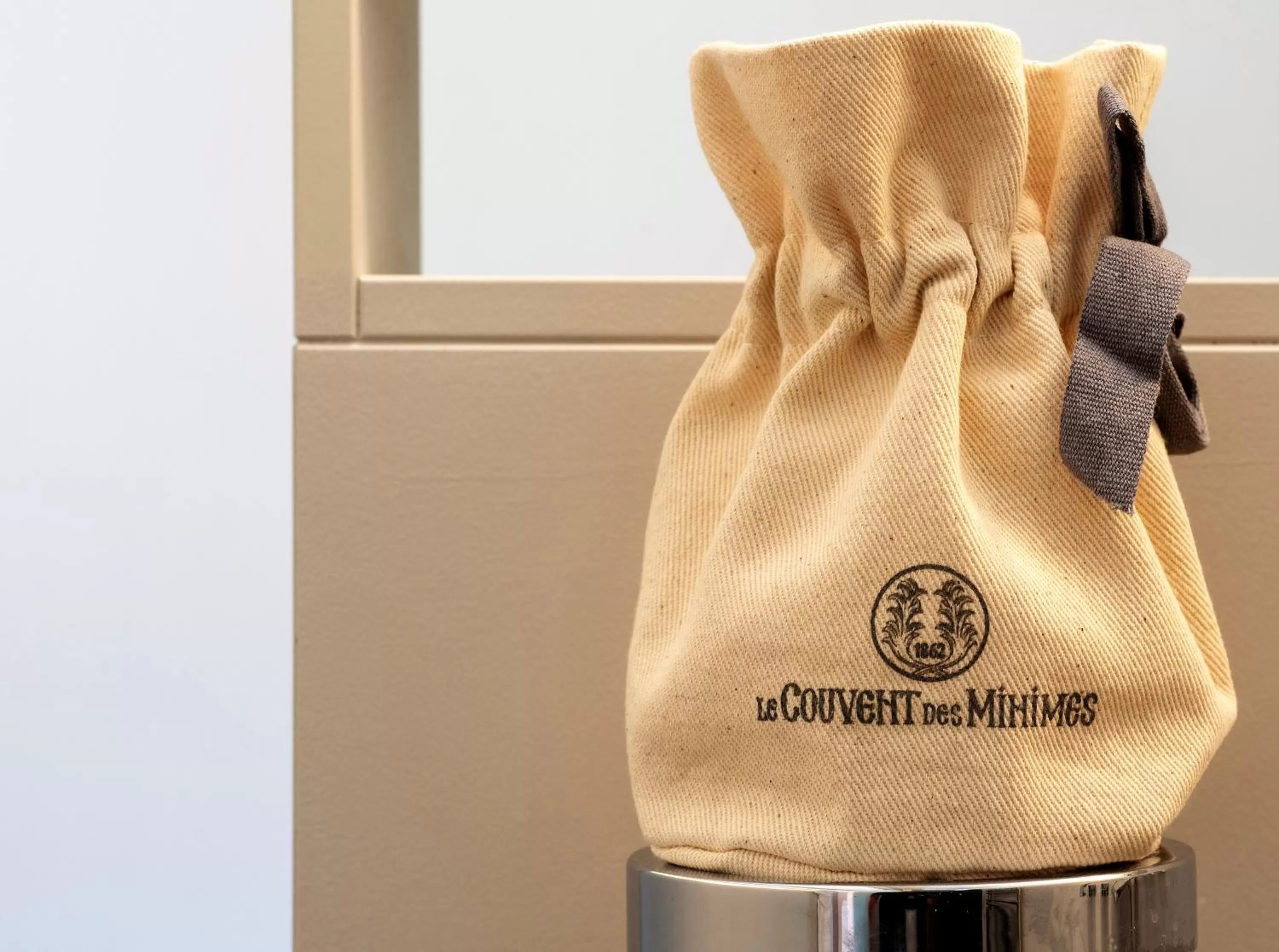 Logo/Certificate/Sign in Domaine la Pierre Blanche