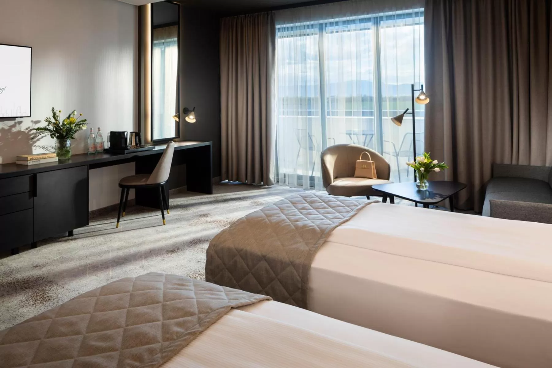 Bed in Kings' Valley Medical & Spa Hotel