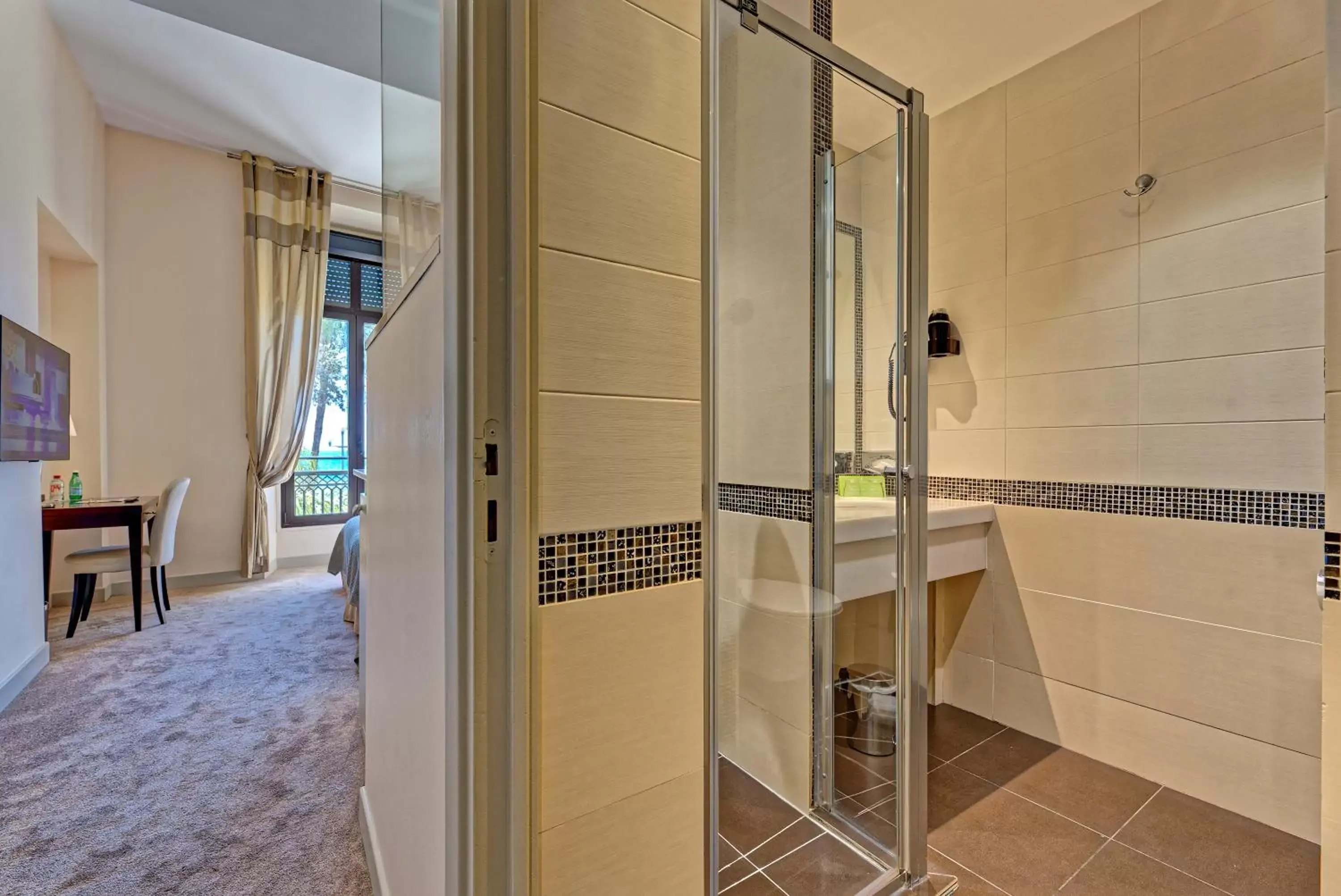 Shower, Bathroom in Westminster Hotel & Spa Nice