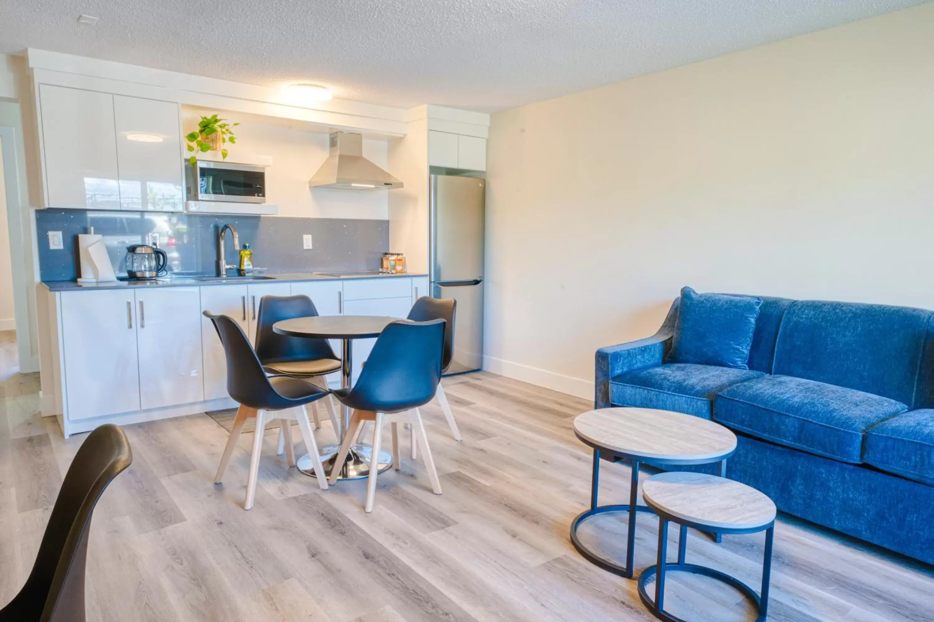 Seating Area in Harrison Grand Motel