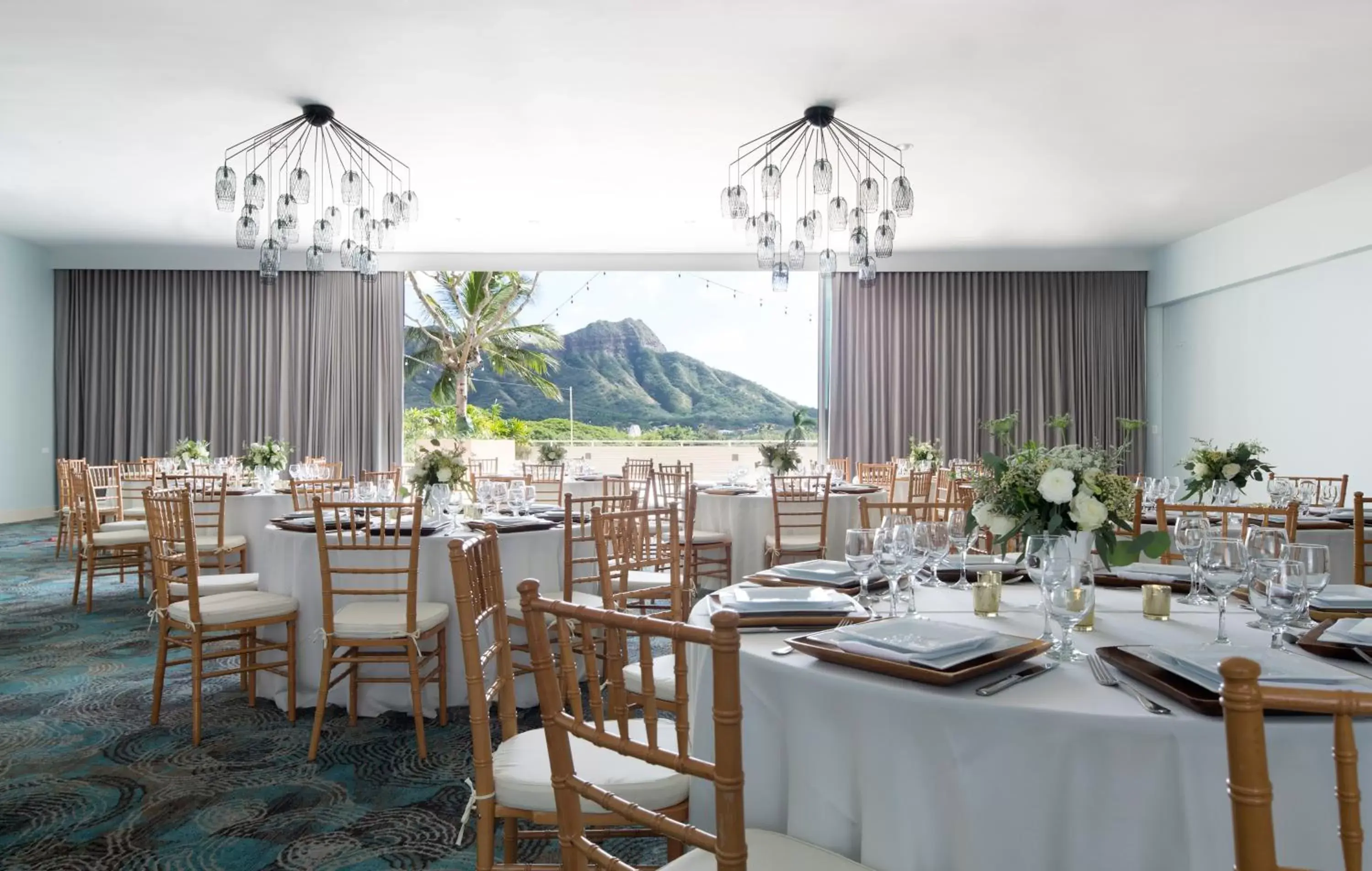 Banquet/Function facilities, Restaurant/Places to Eat in Queen Kapiolani Hotel