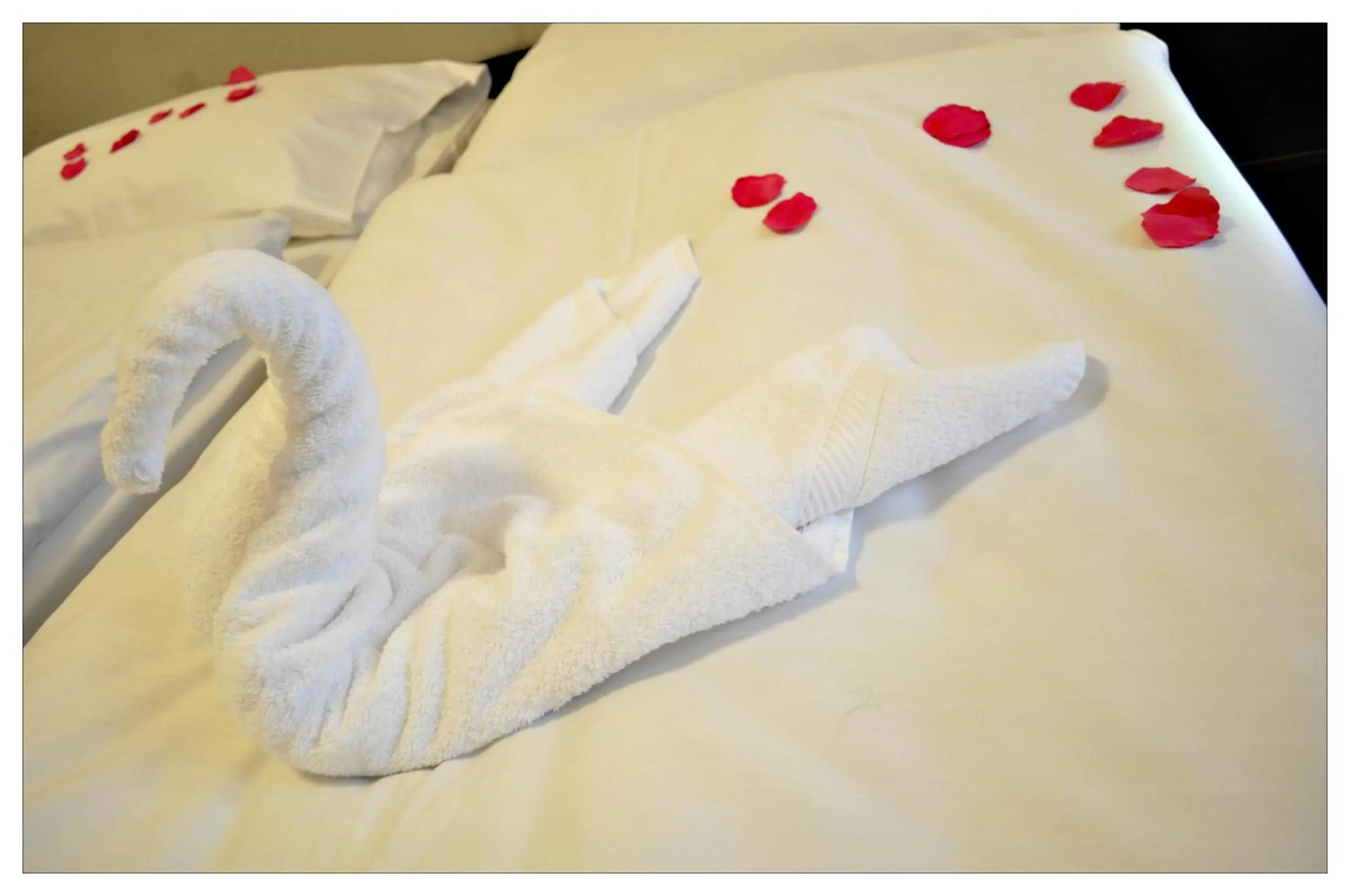 Bedroom, Bed in Hotel Monde