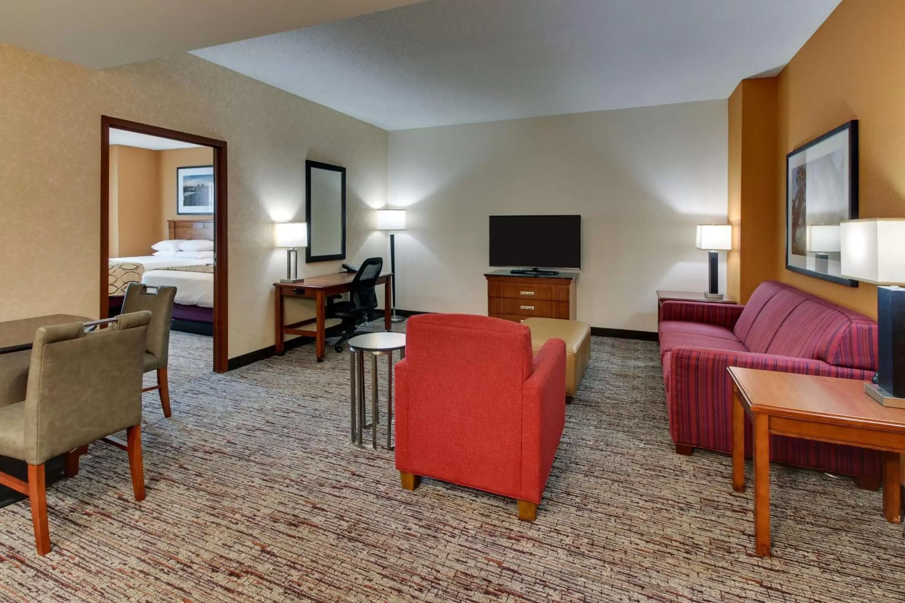 Photo of the whole room, Seating Area in Drury Inn & Suites Meridian