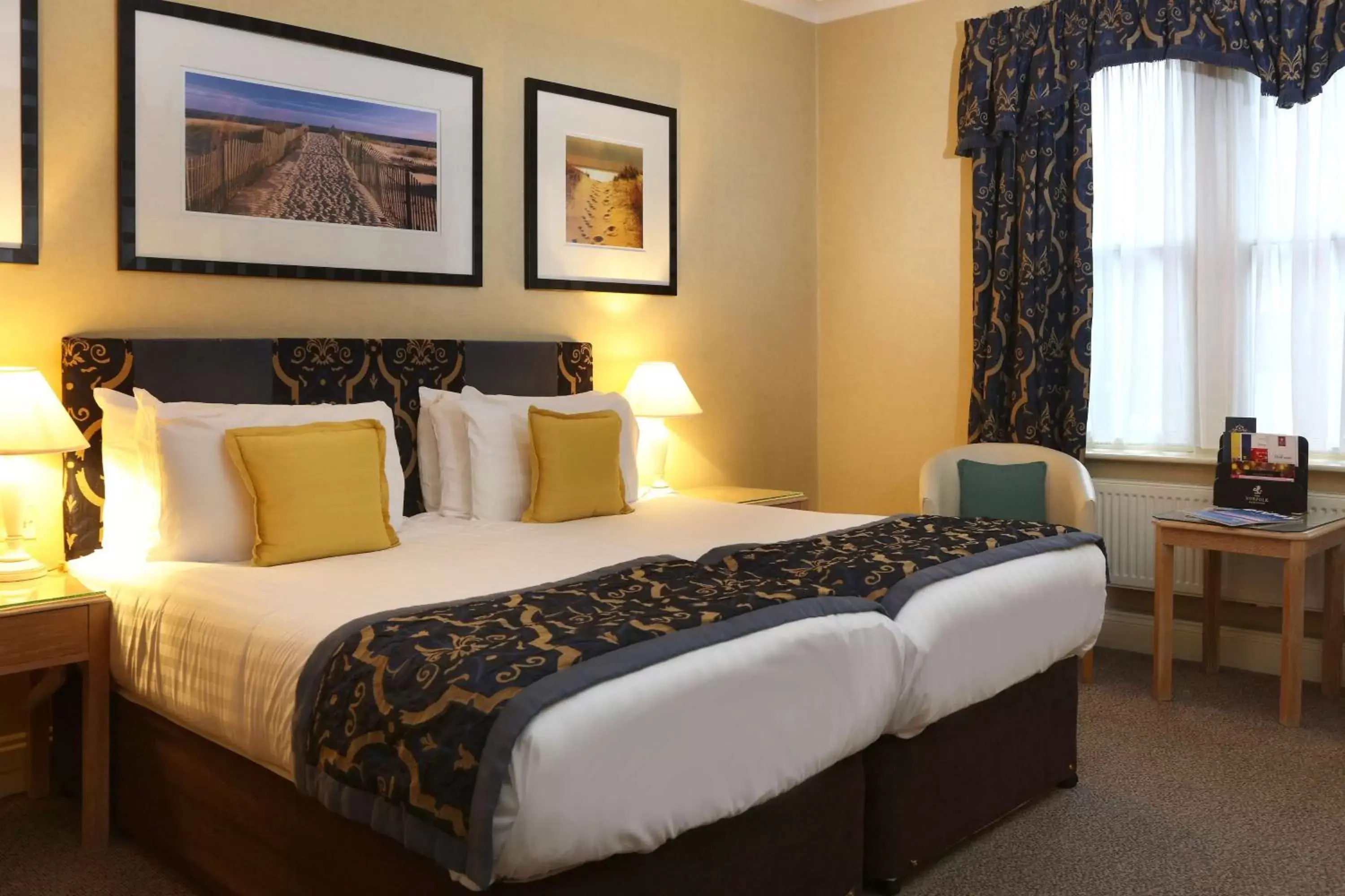 Standard Twin Room in Norfolk Royale Hotel Standard Twin Room in Norfolk Royale Hotel