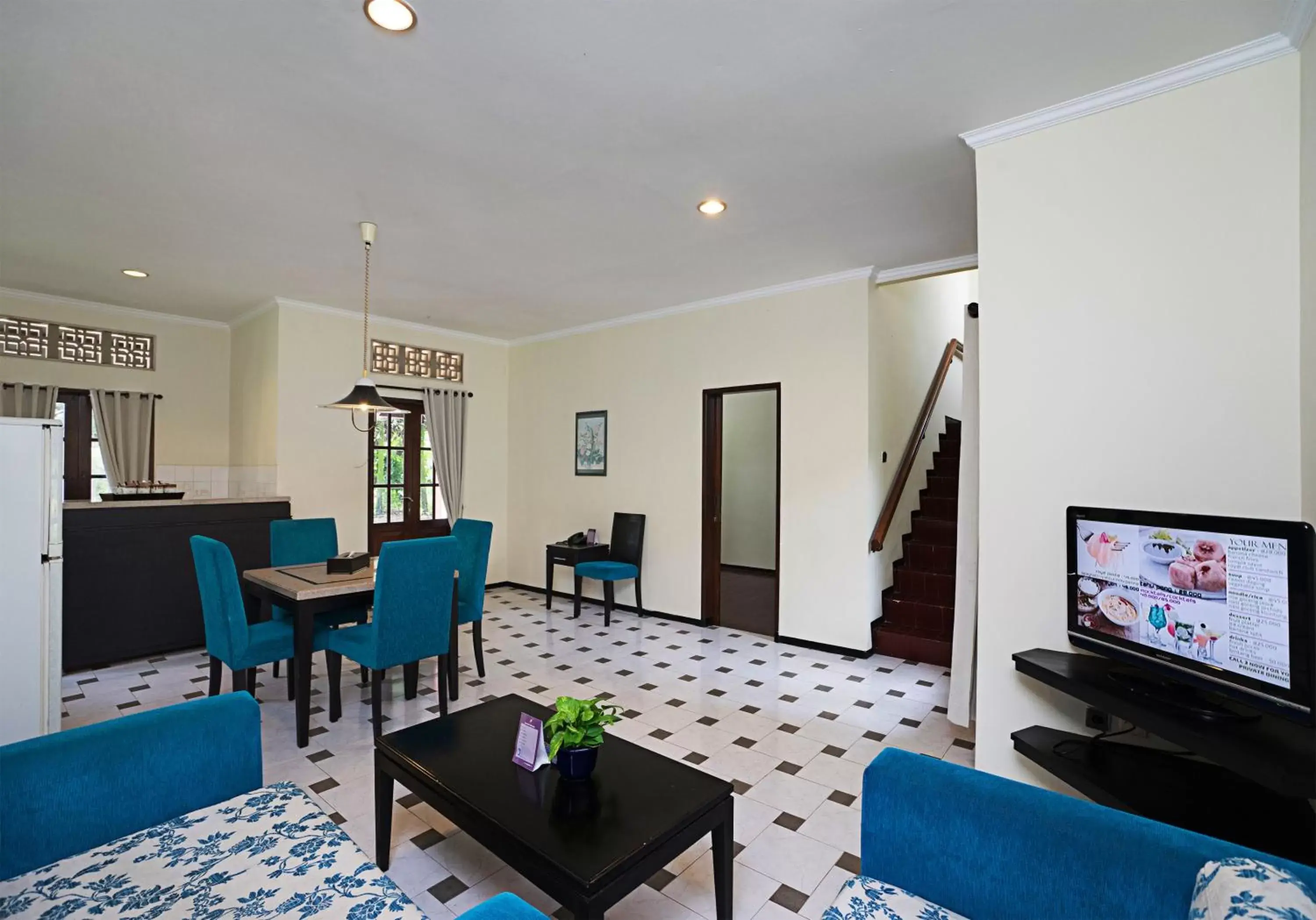 Living room, TV/Entertainment Center in Royal Orchids Garden Hotel & Condominium