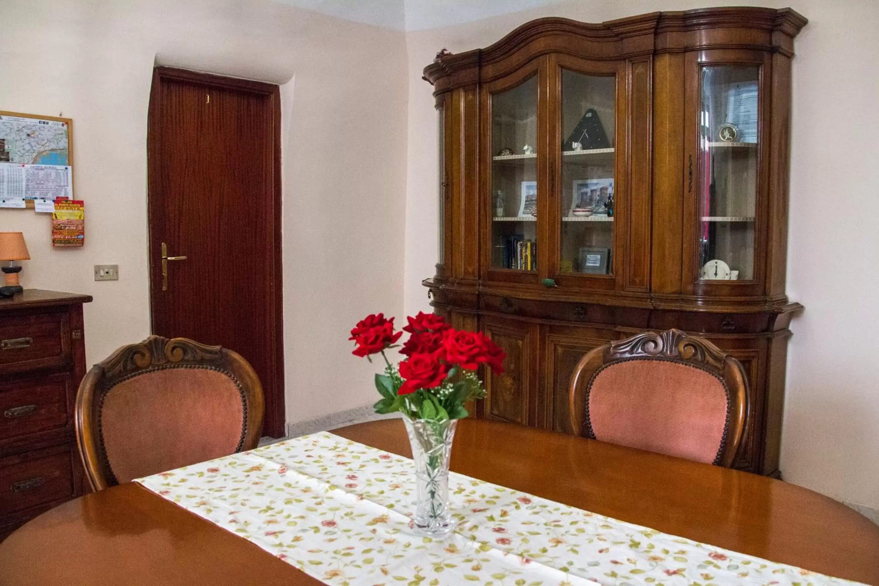 Living room, Dining Area in B&B Carbonara Napoli