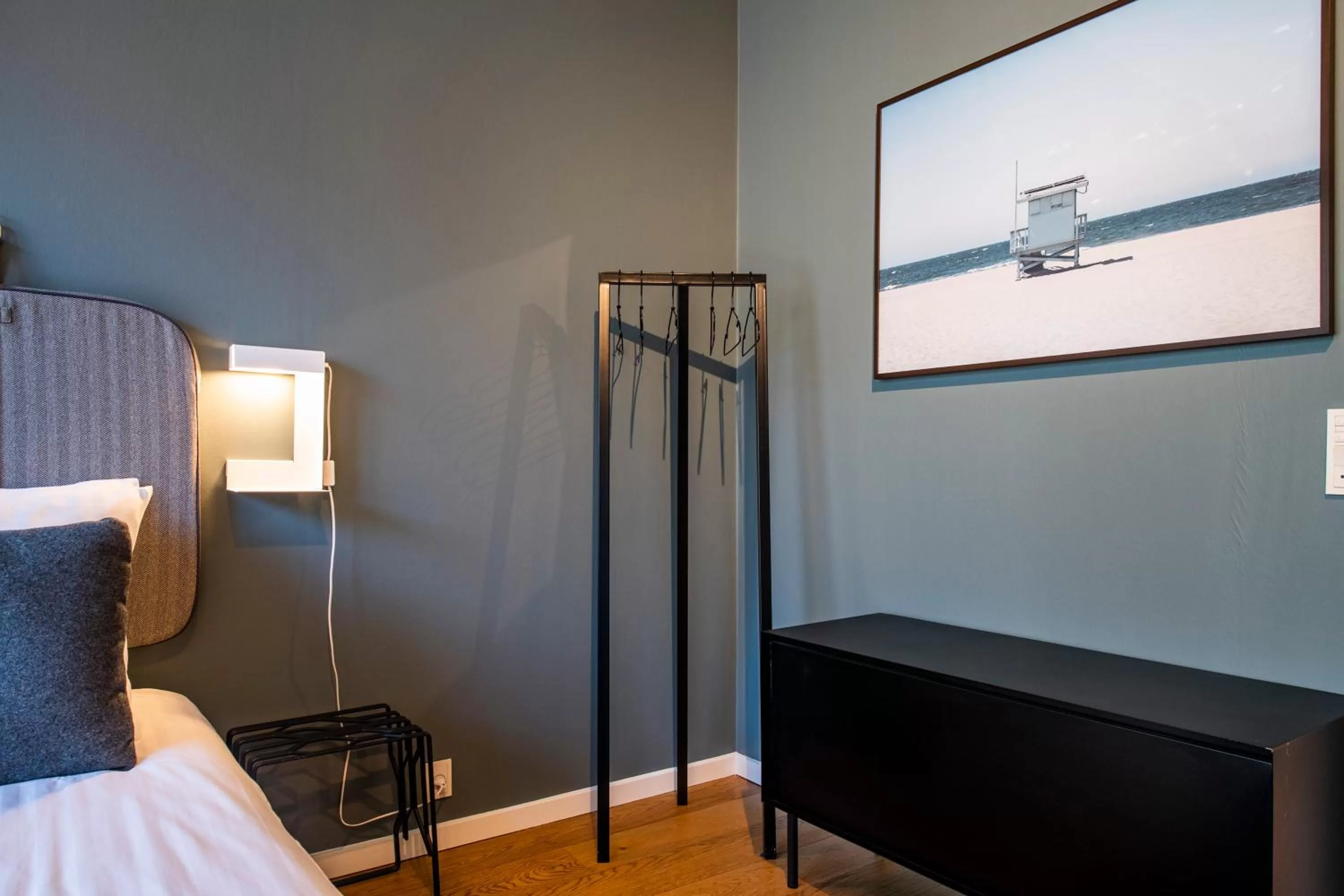 Bedroom, Bed in By The Pier apartments - Into This Place