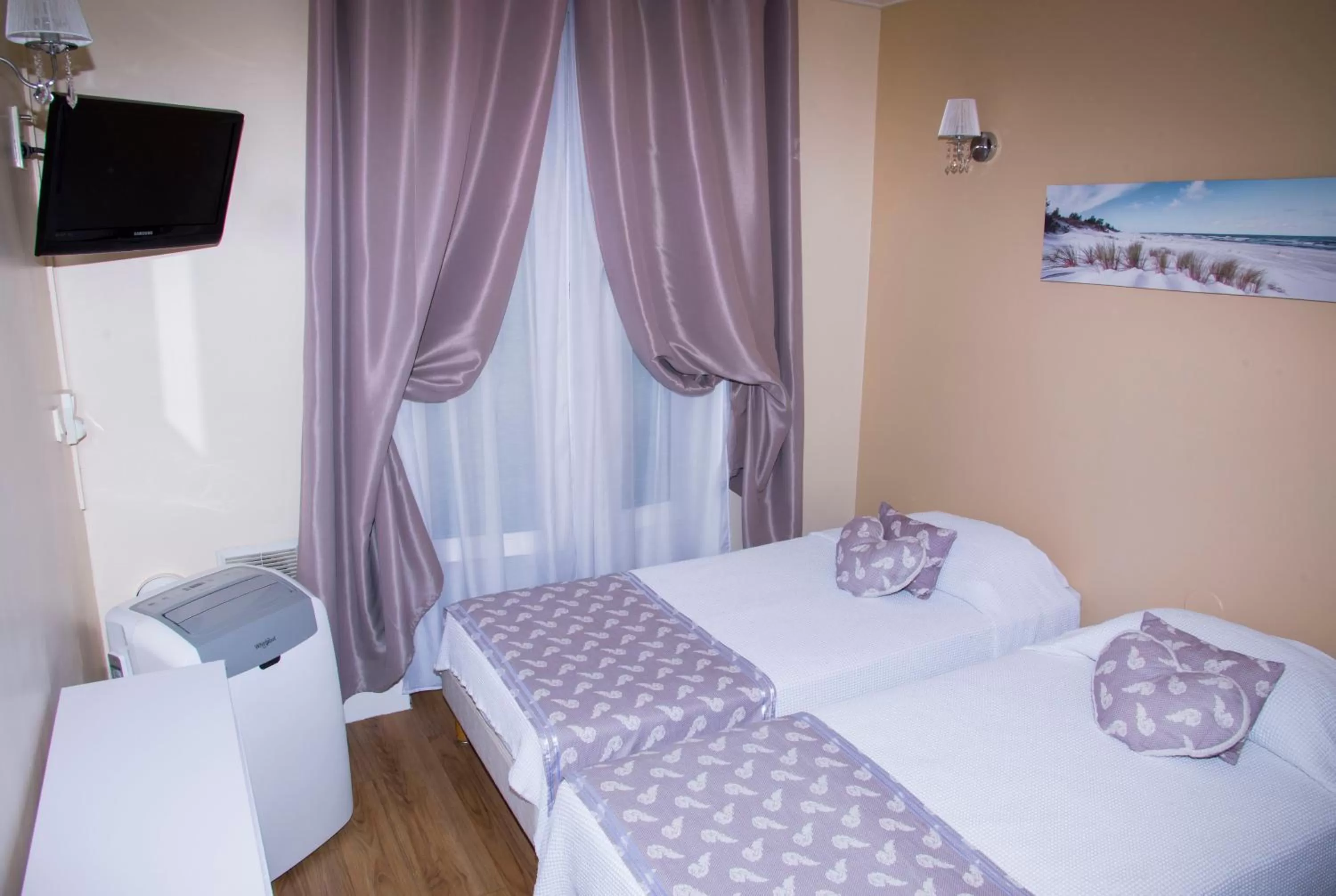 Bedroom, Bed in Hôtel du Mont Blanc