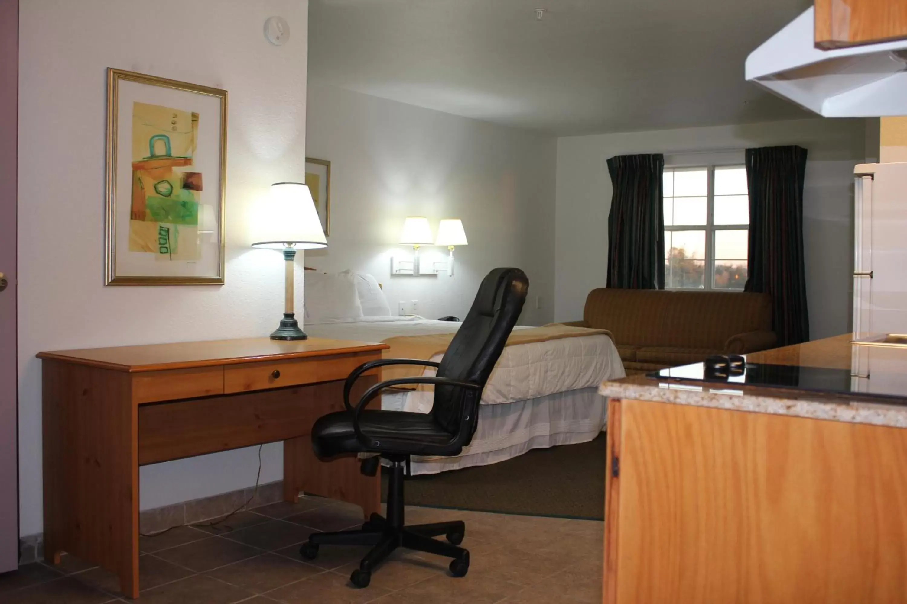 Standard King Suite with Sofa Bed in Americas Best Value Inn & Suites-Winnie
