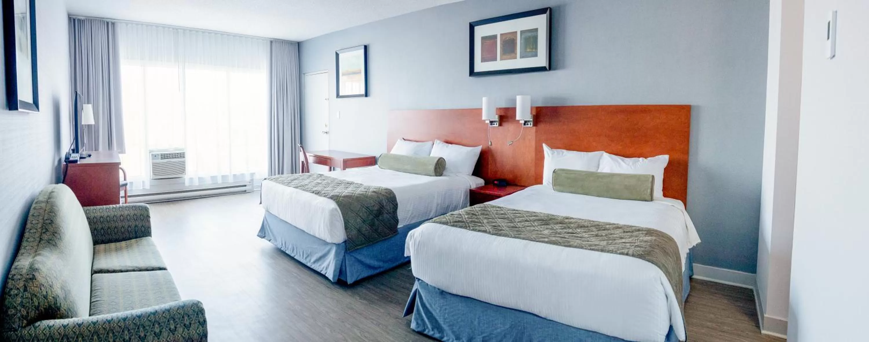 Bed in Auberge Royal Versailles