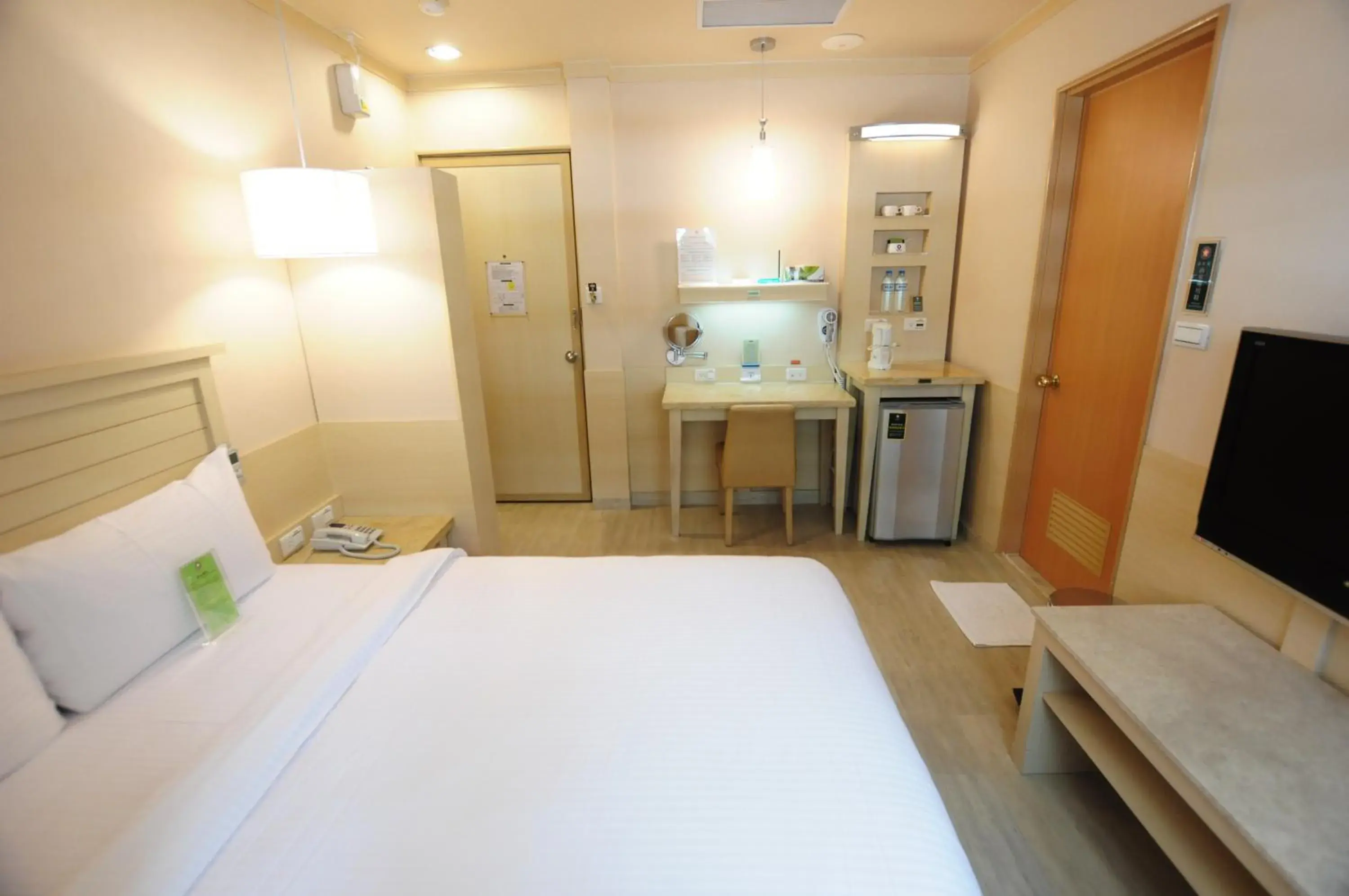 Bedroom, Bed in Kindness Hotel Min Sheng