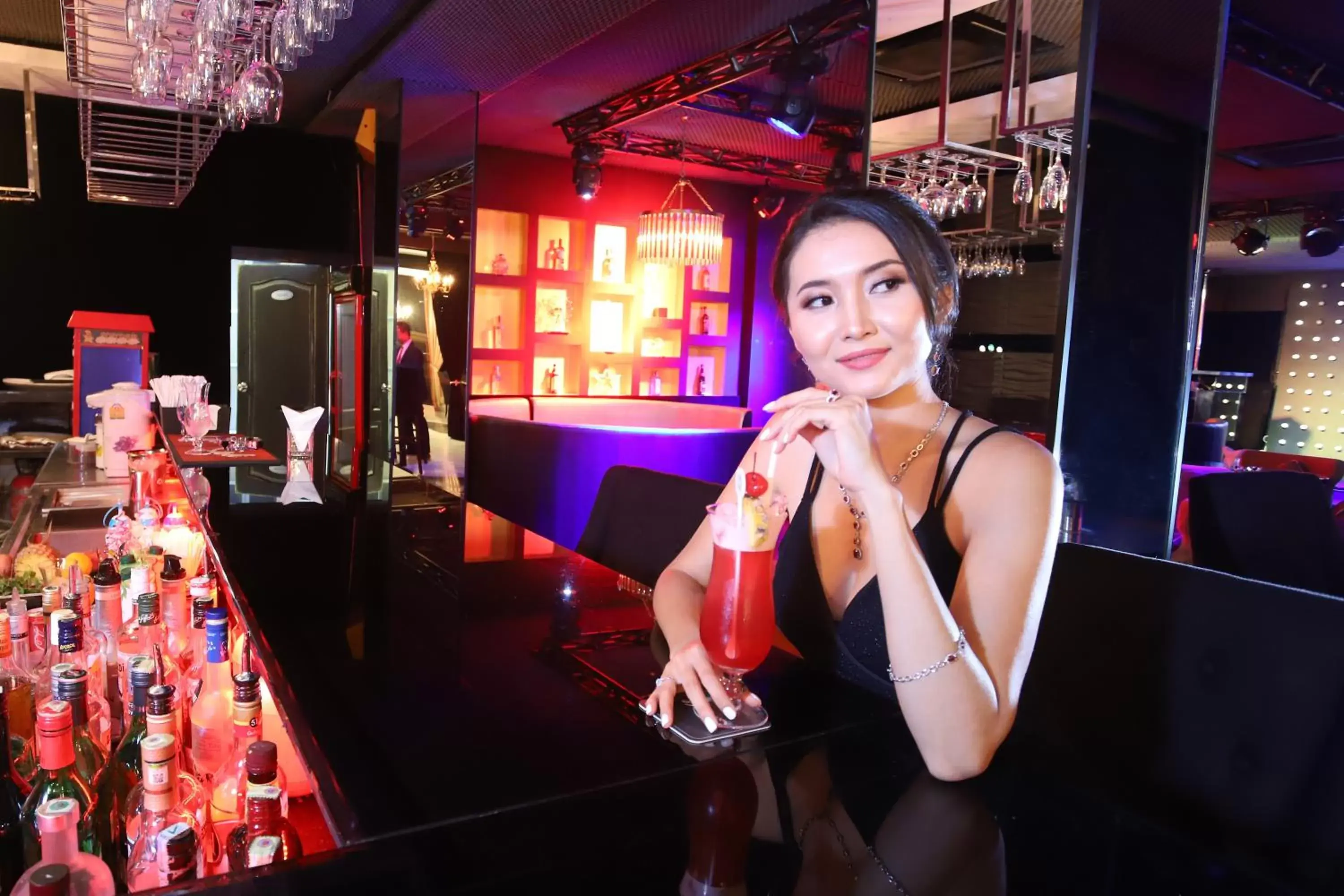 Nightclub / DJ in Queenco Hotel & Casino