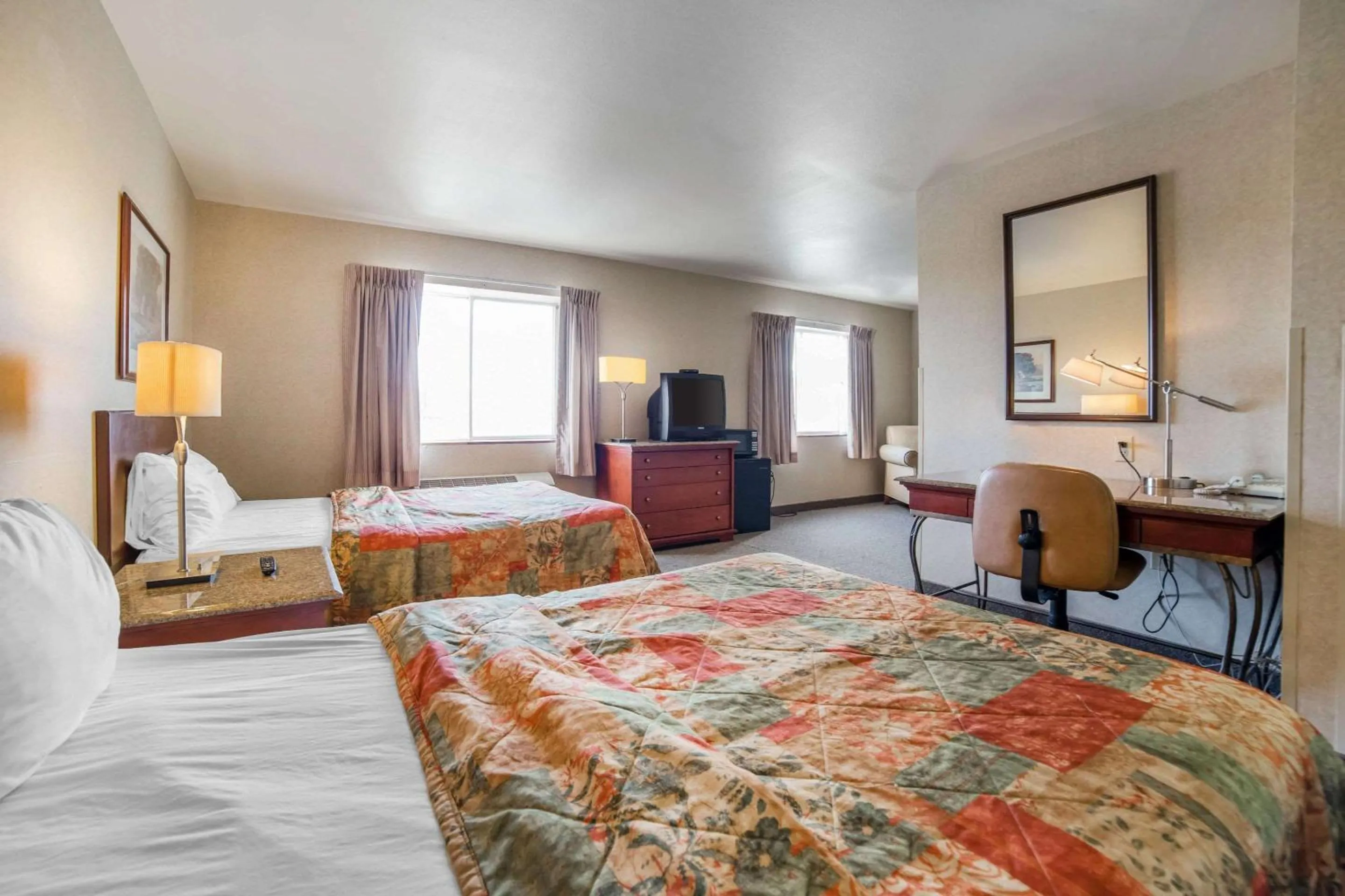 Photo of the whole room, Bed in Rodeway Inn & Suites Nampa
