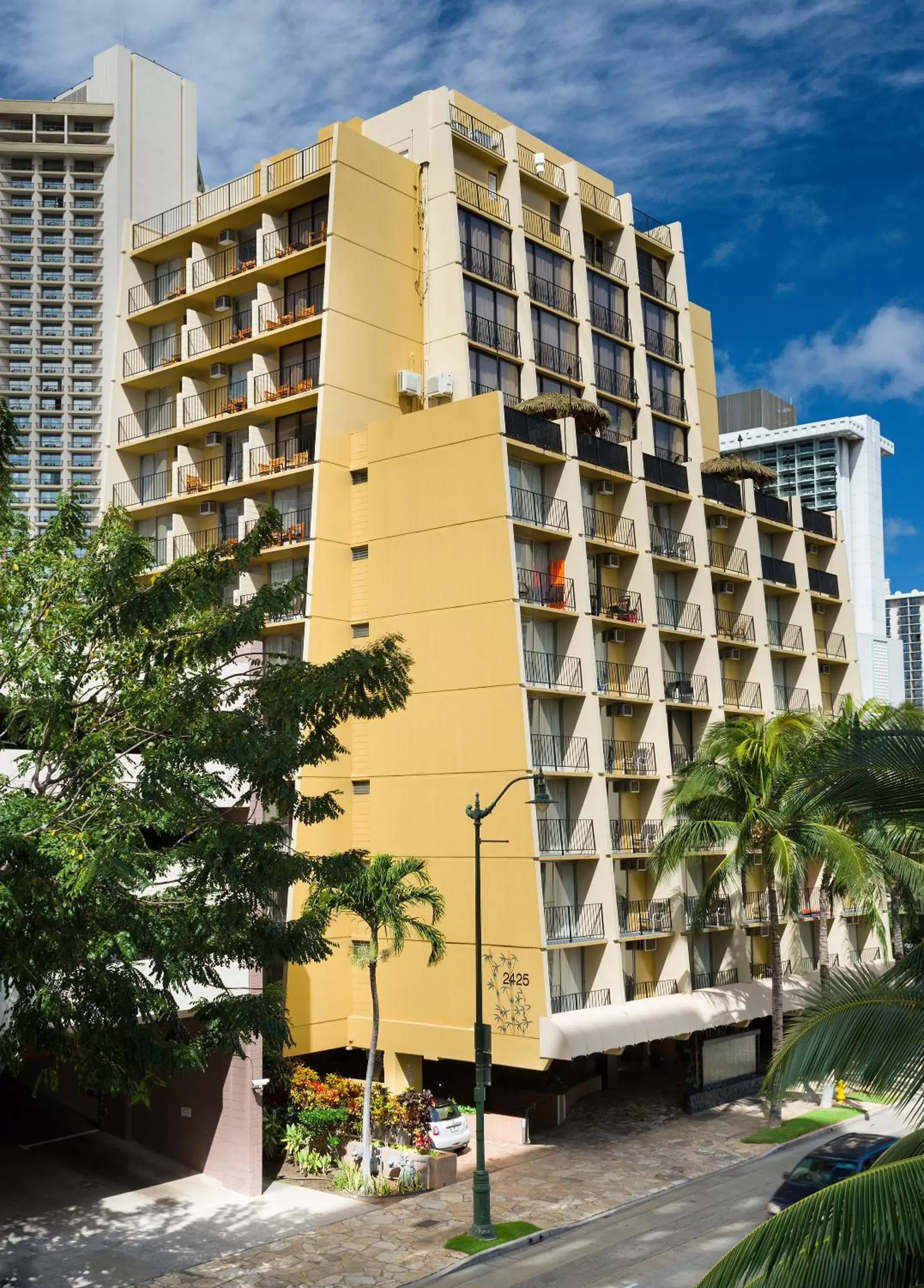 Property Building in Castle Bamboo Waikiki Hotel