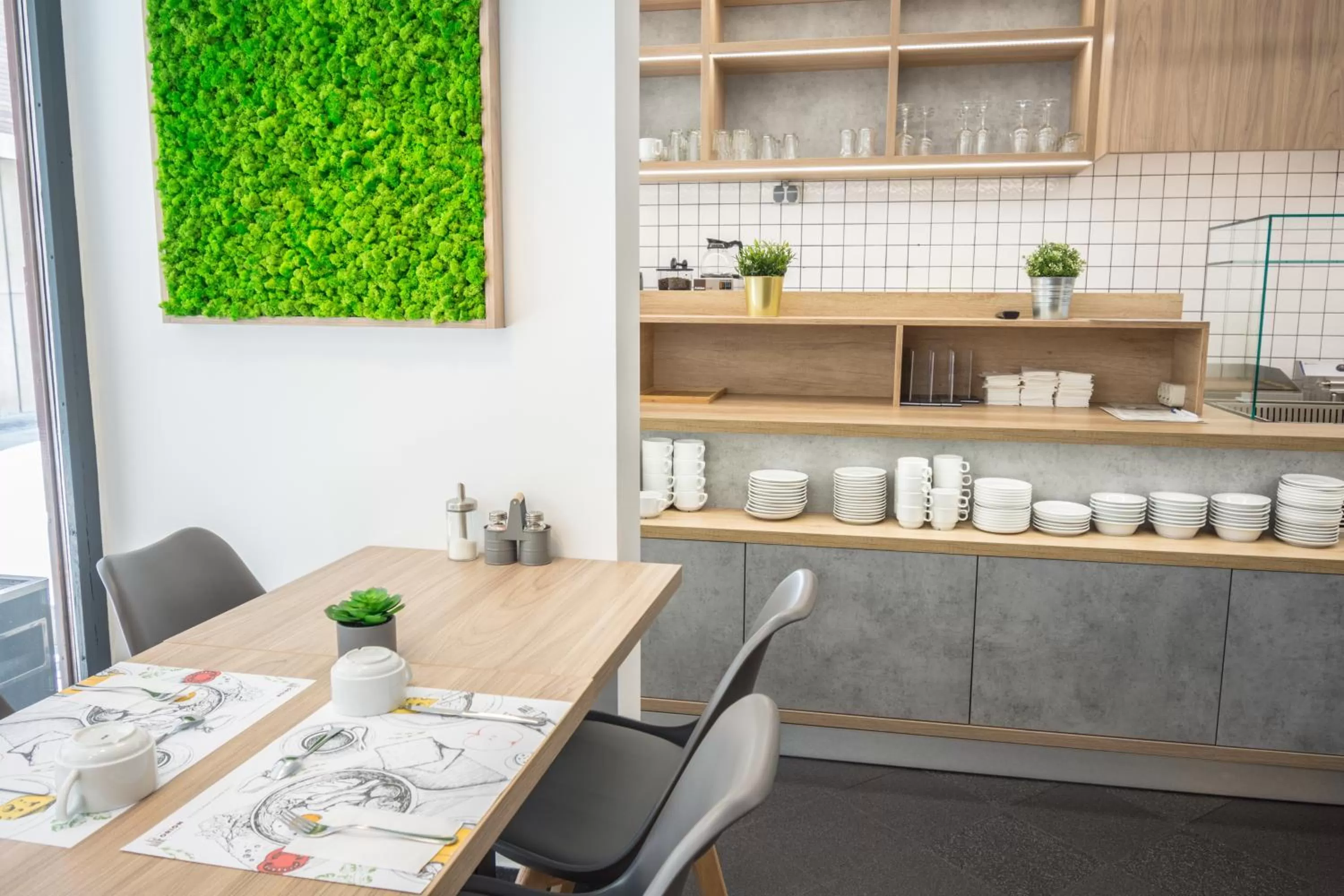 Restaurant/places to eat in Hotel Orion