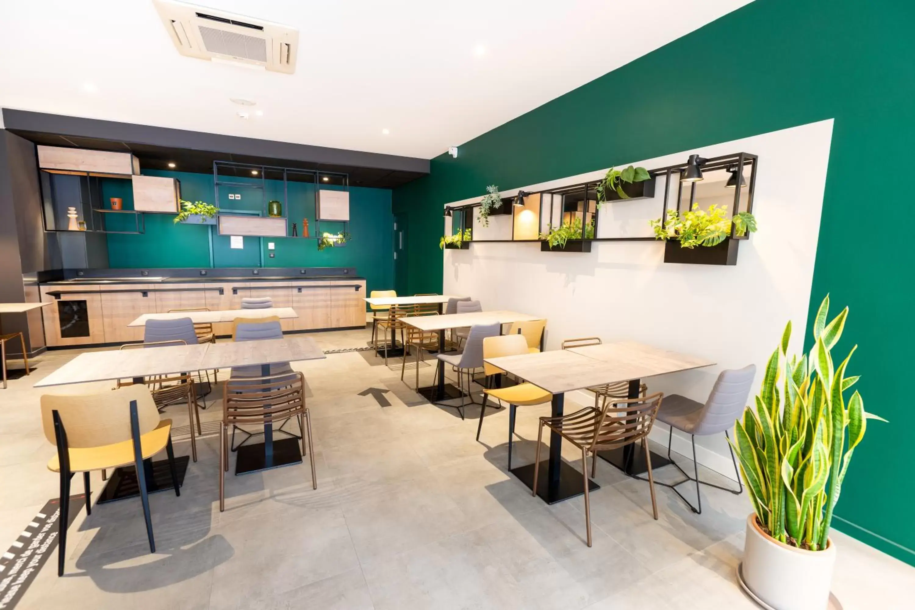 Breakfast, Restaurant/Places to Eat in Ibis Pau Centre