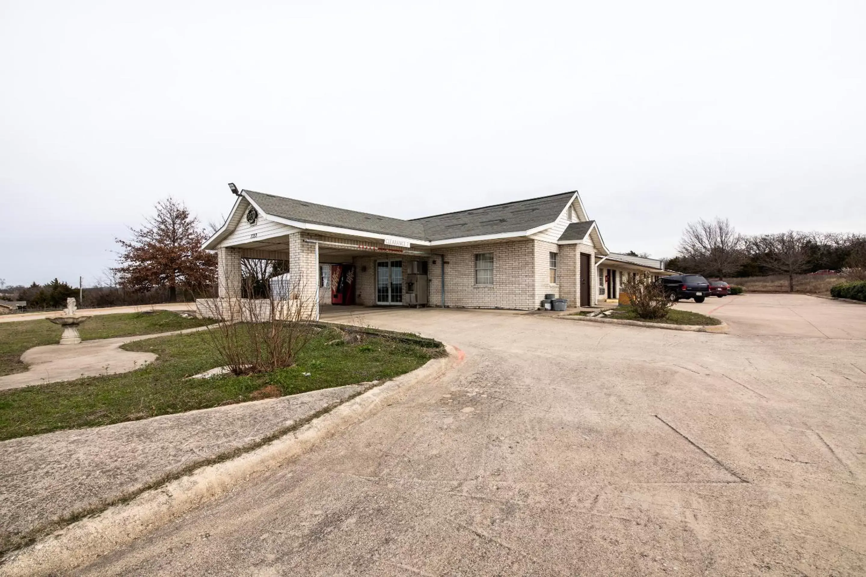 Property Building in OYO Hotel Decatur TX Hwy 287 Northwest