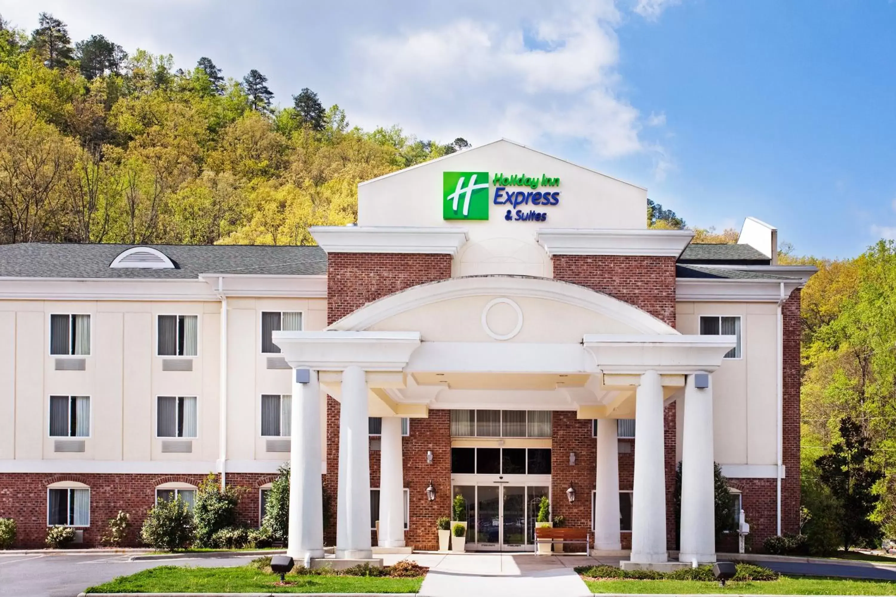 Property Building in Holiday Inn Express Hotel & Suites Cherokee-Casino, an IHG Hotel