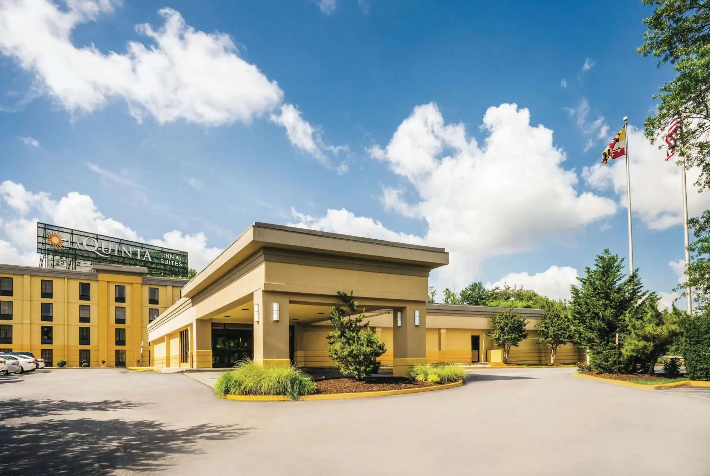 Property building in Garner Hotel Glen Burnie BWI Airport Area by IHG Property building in Garner Hotel Glen Burnie BWI Airport Area by IHG