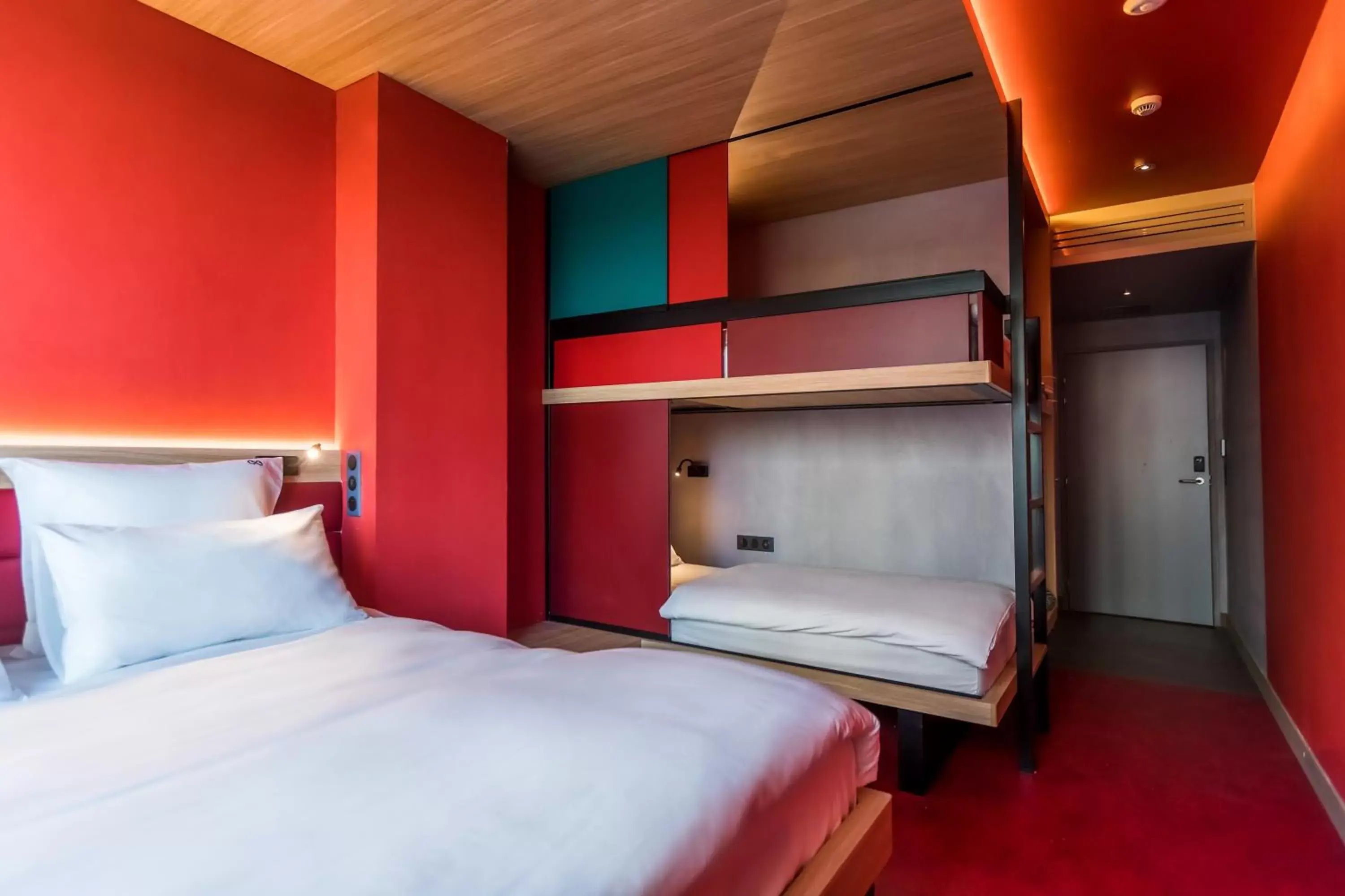 Bed, Bunk Bed in YOOMA Urban Lodge