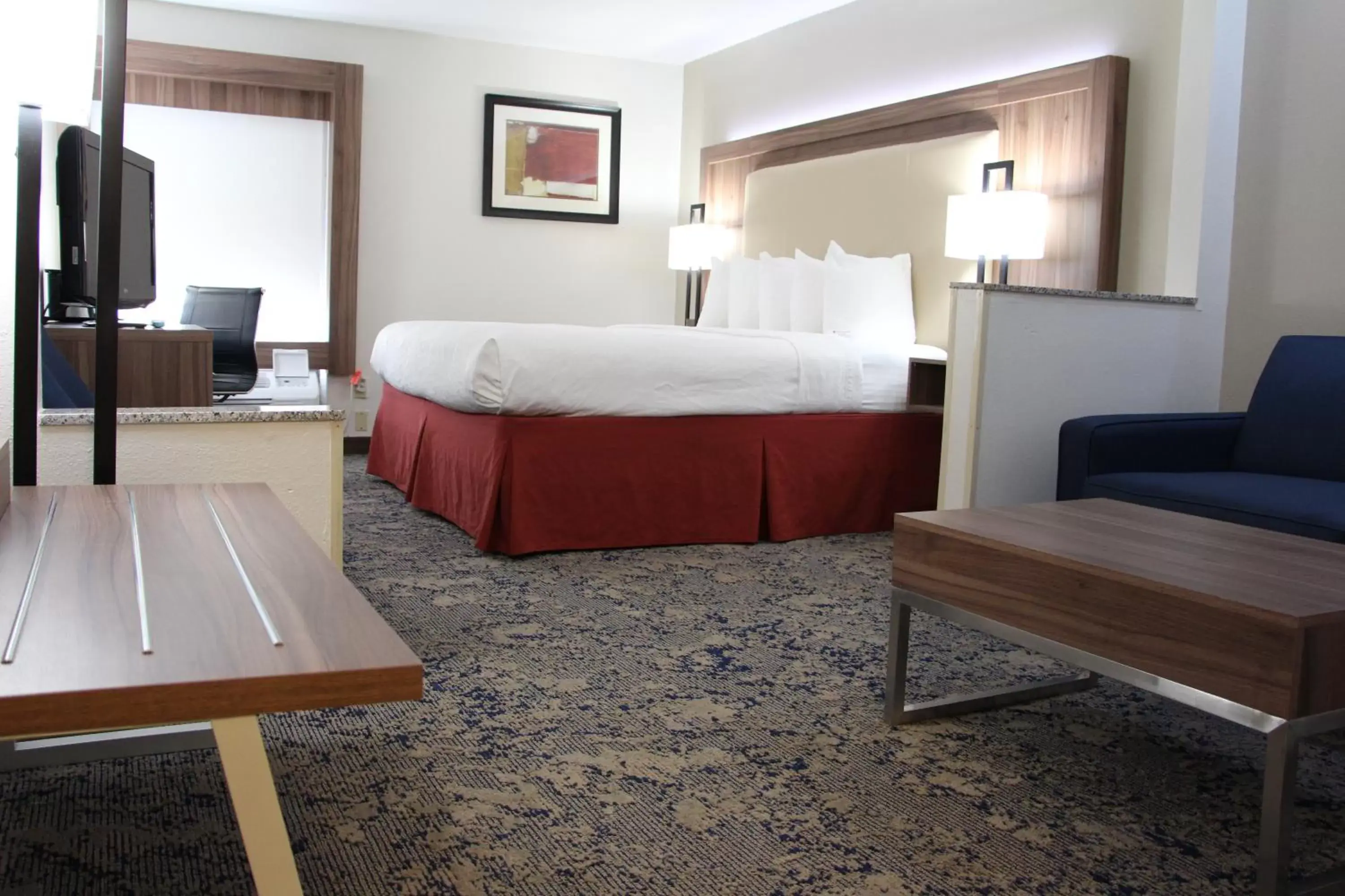 Photo of the whole room, Bed in Best Western Plus Kansas City Airport - KCI East