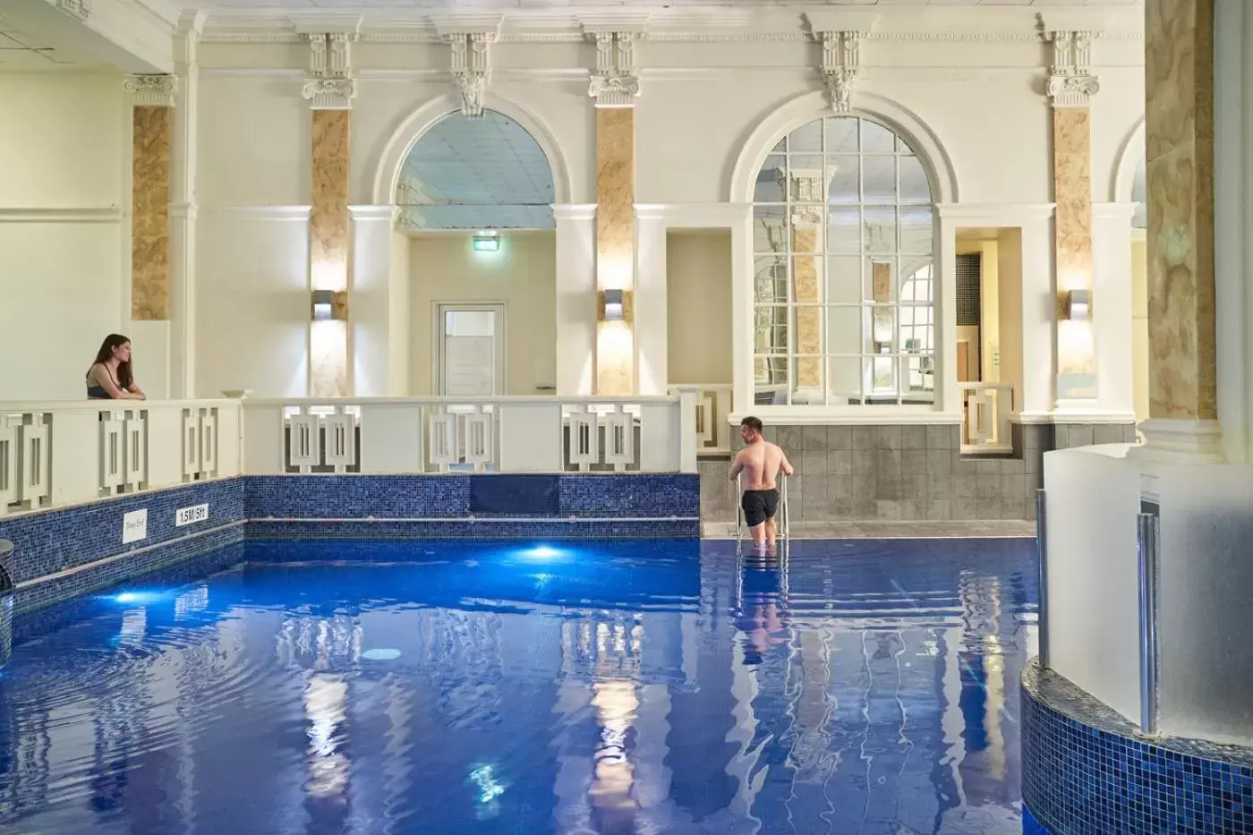 Swimming Pool in The Dilly
