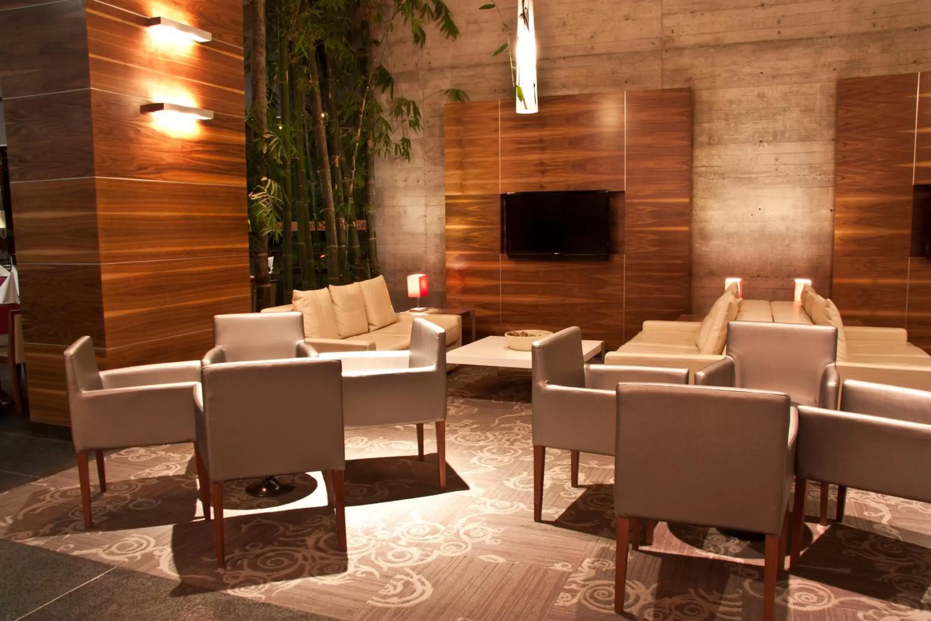 Communal lounge/ TV room, Restaurant/Places to Eat in Casa Inn Premium Hotel Queretaro