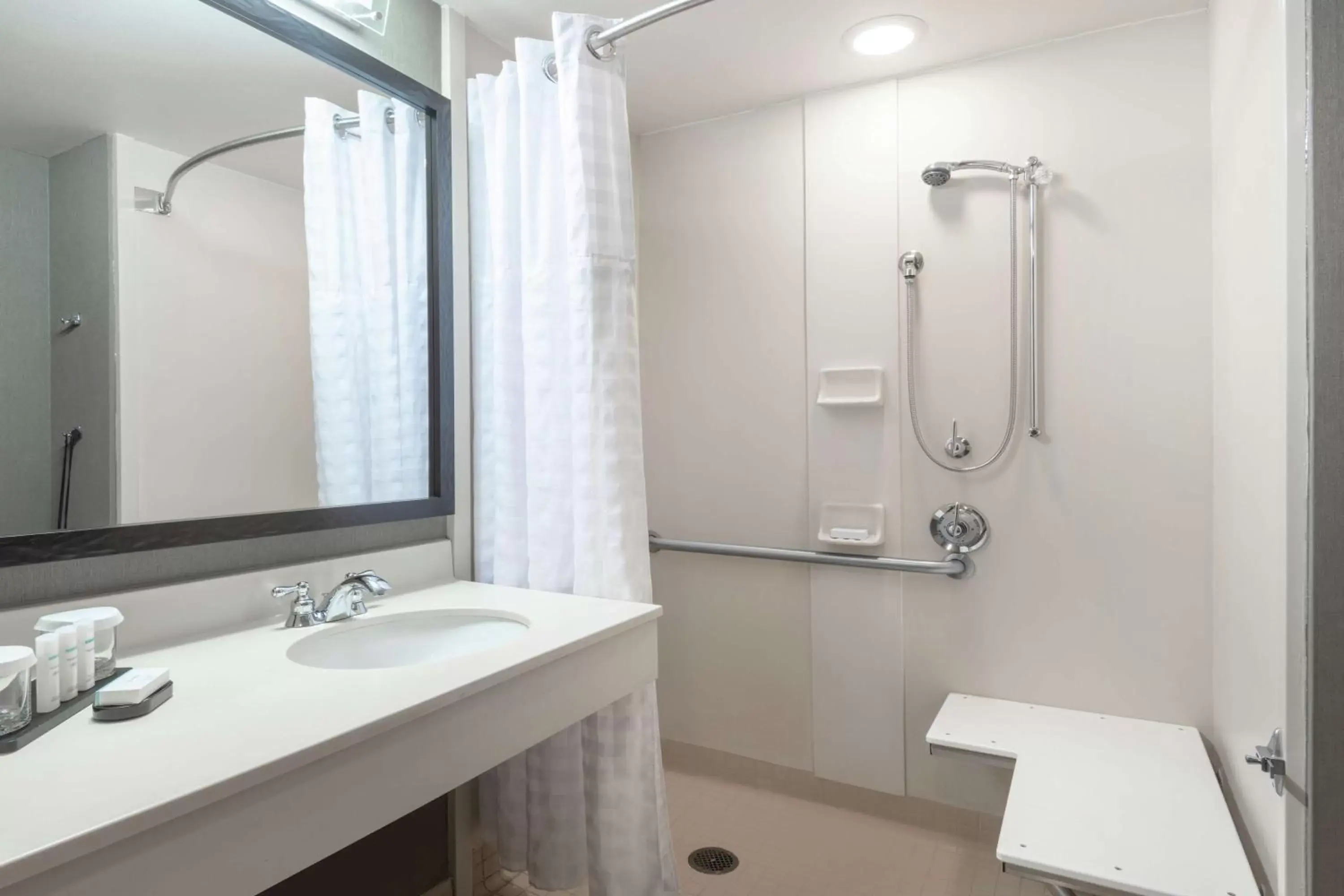 Bathroom in Embassy Suites Northwest Arkansas - Hotel, Spa & Convention Center