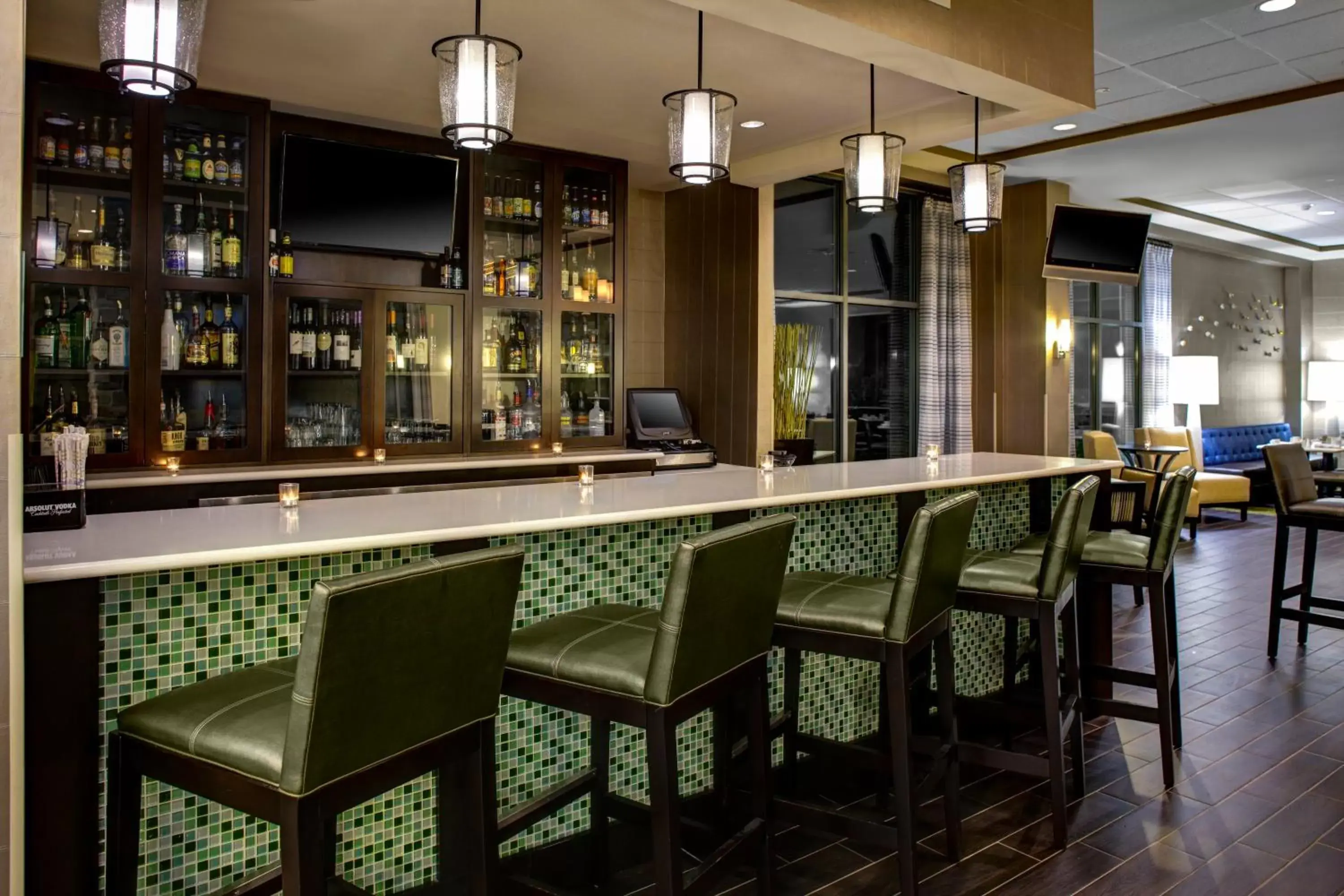 Restaurant/places to eat, Lounge/Bar in Holiday Inn Indianapolis North-Carmel, an IHG Hotel