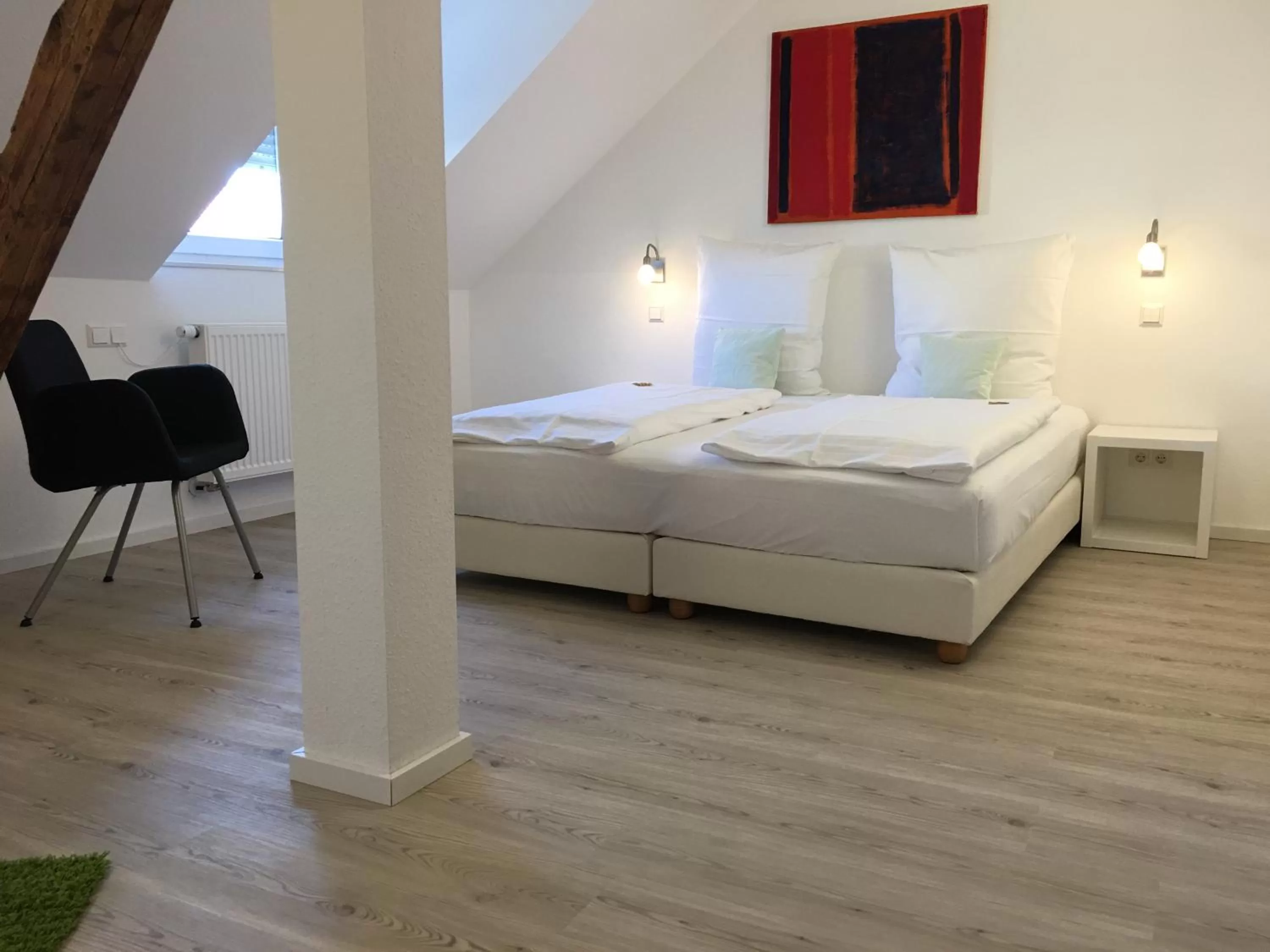 Photo of the whole room, Bed in Hotel Barbarossa Karlsruhe Stadtmitte