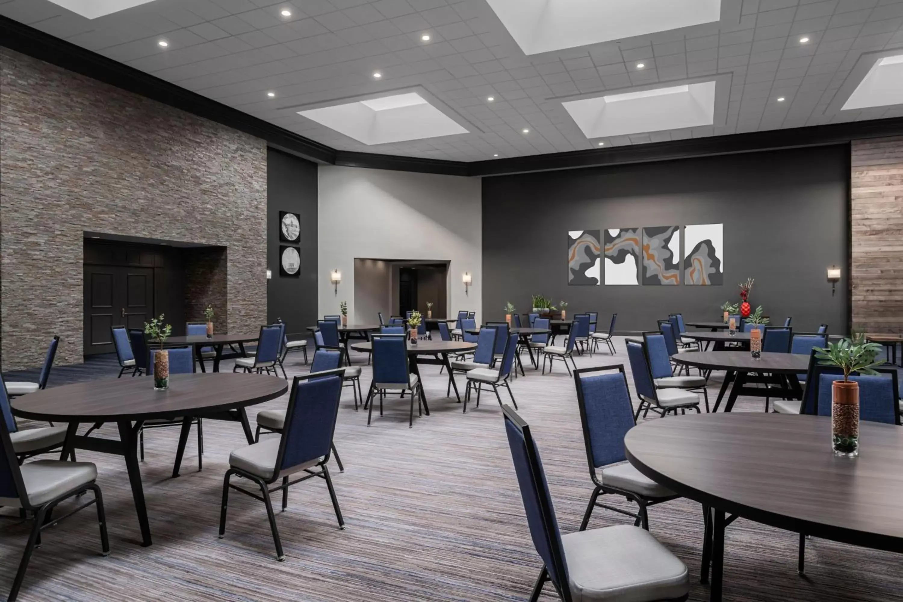 Meeting/conference room, Restaurant/Places to Eat in Austin Marriott North