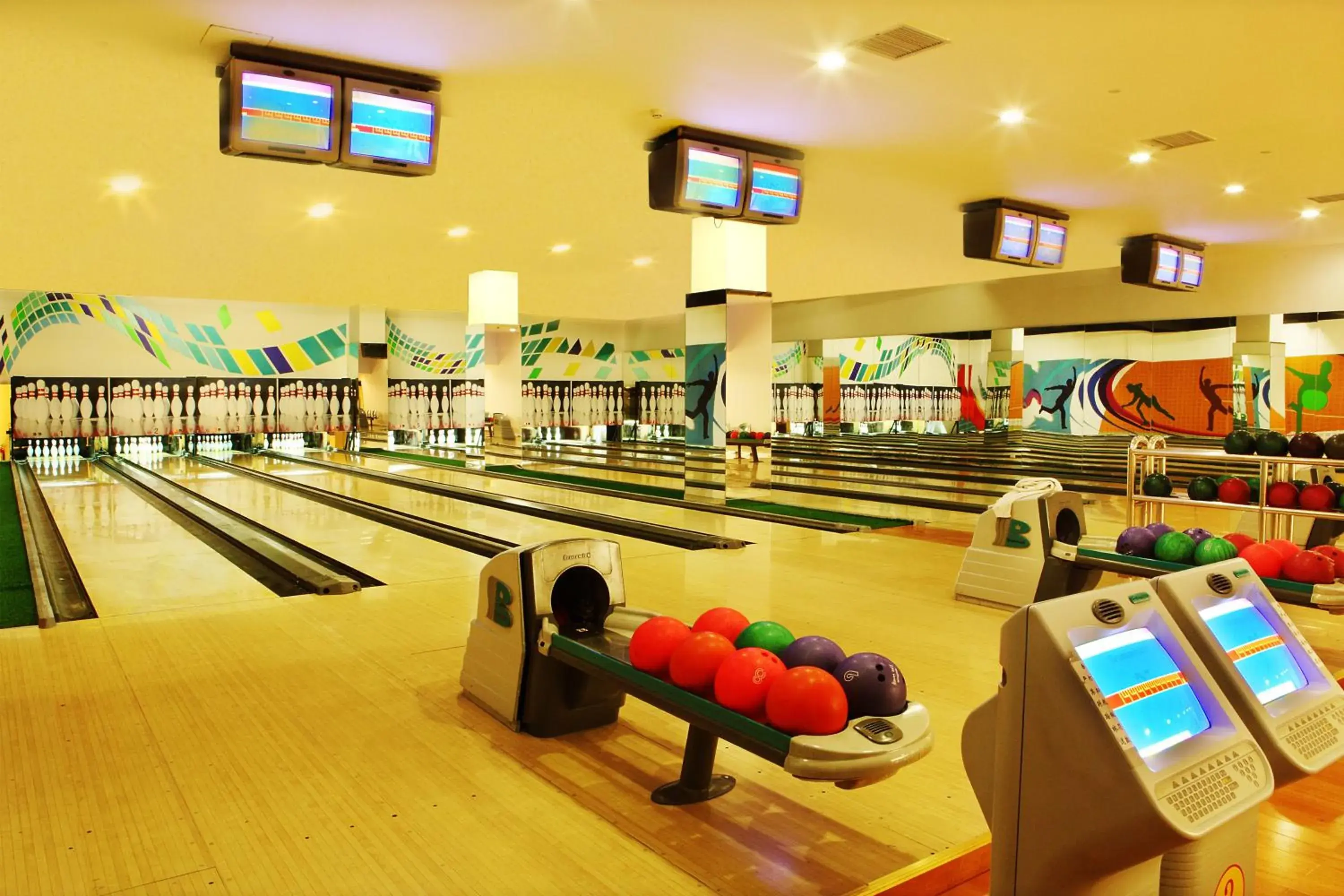 Bowling, Fitness Center/Facilities in Mercure Wanshang Beijing Hotel