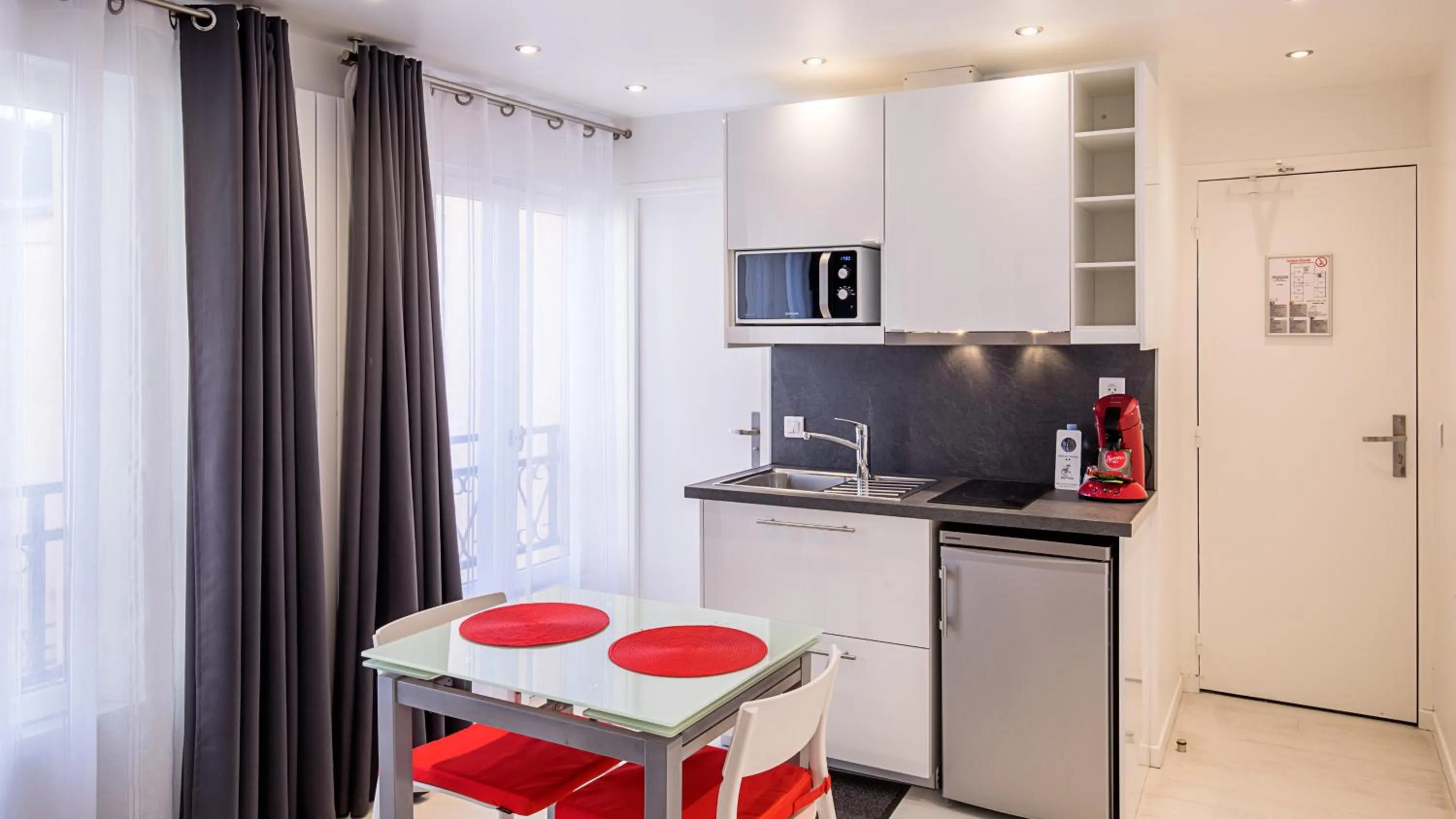 Kitchen or kitchenette in Hotel De L'Horloge