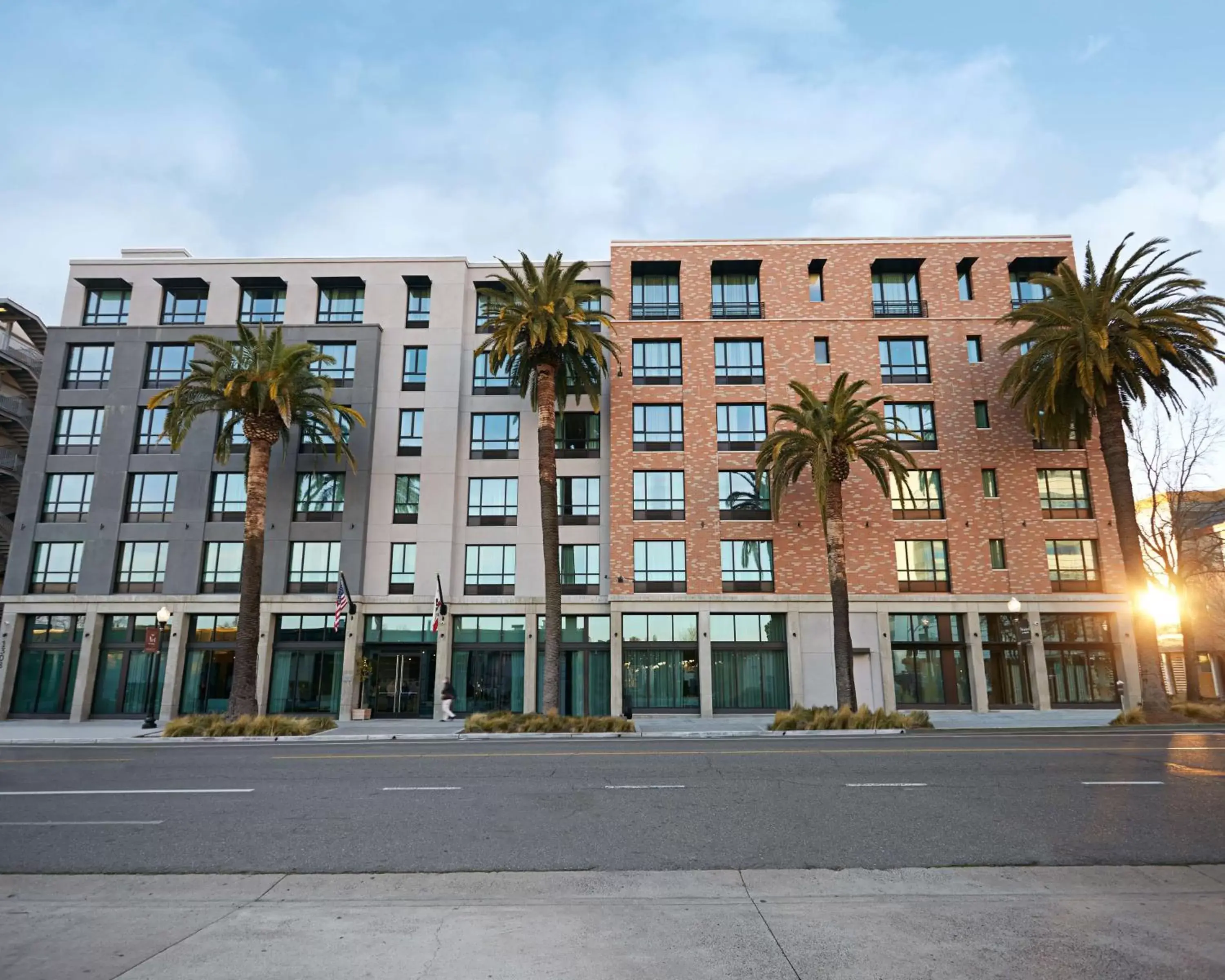 Property Building in Tapestry By Hilton The Fort Sutter Hotel Sacramento, Ca