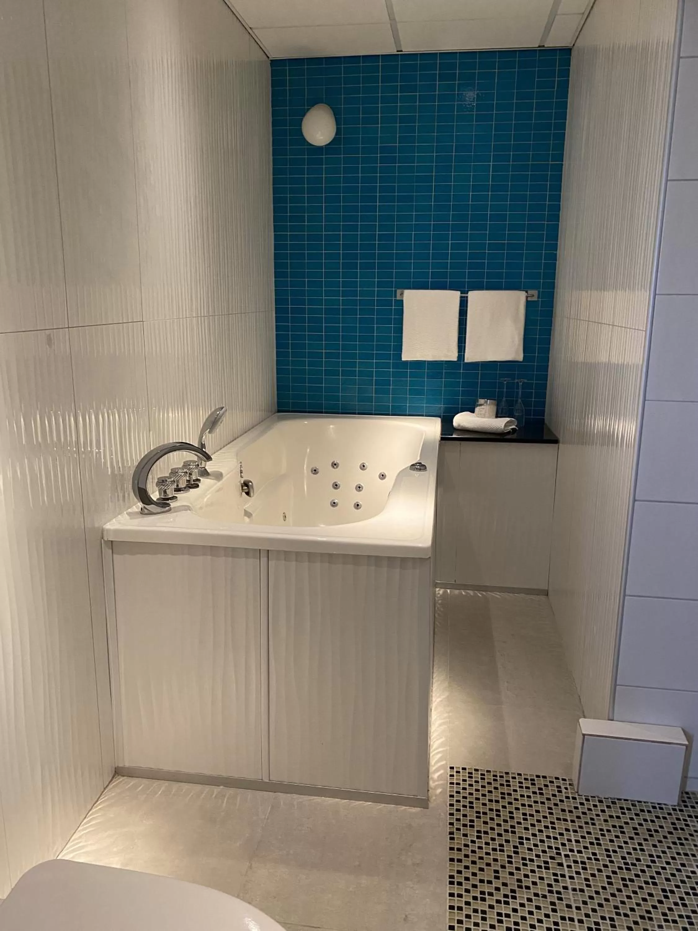 Bathroom in Strand City Hotel