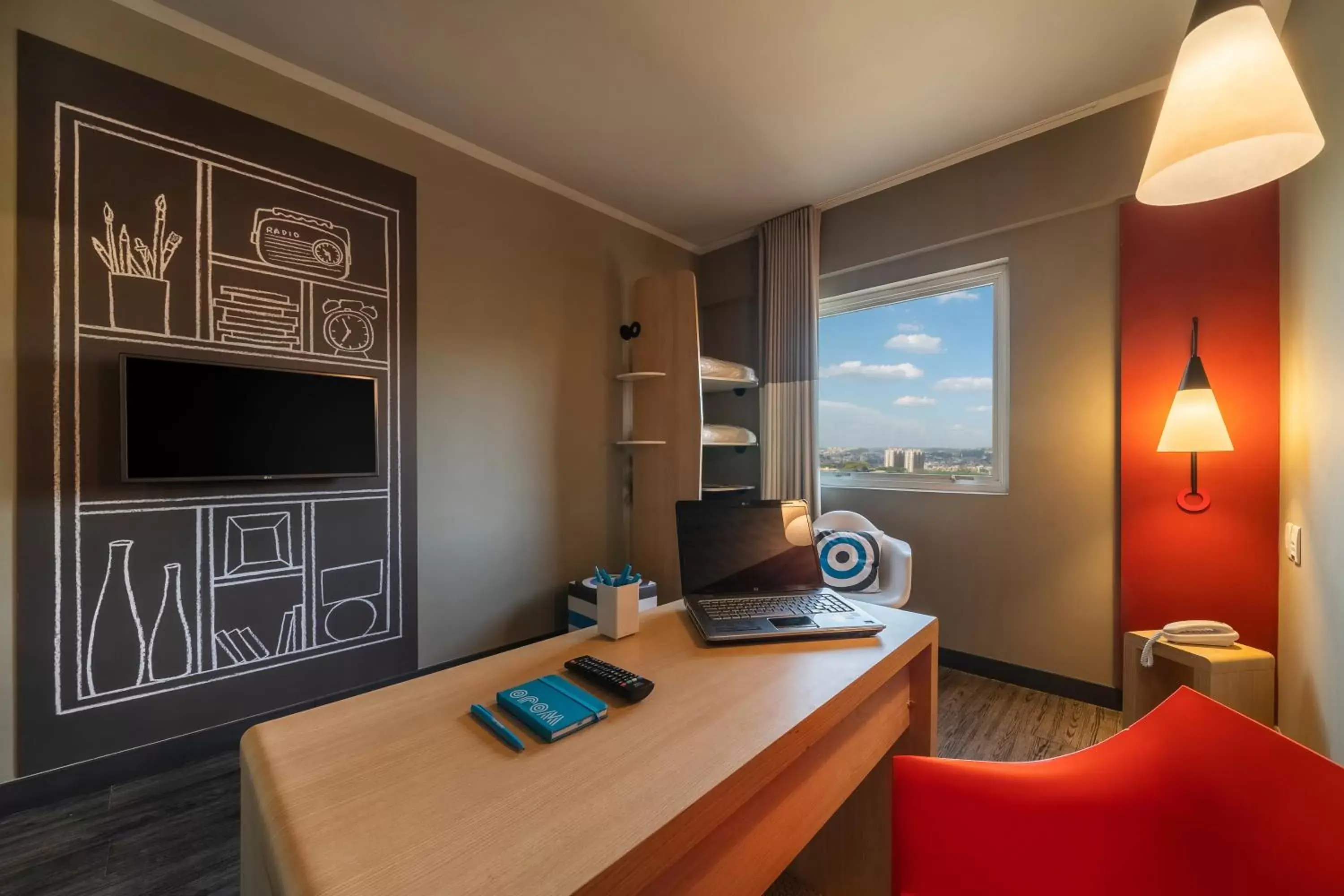 Meeting/conference room, TV/Entertainment Center in ibis Sorocaba