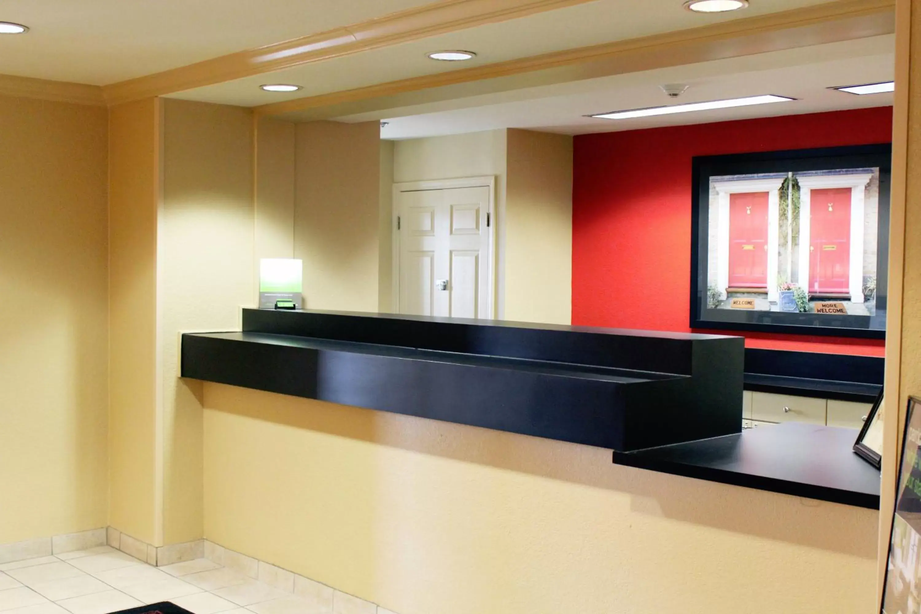 Lobby or reception, Lobby/Reception in Extended Stay America Suites - Chesapeake - Greenbrier Circle