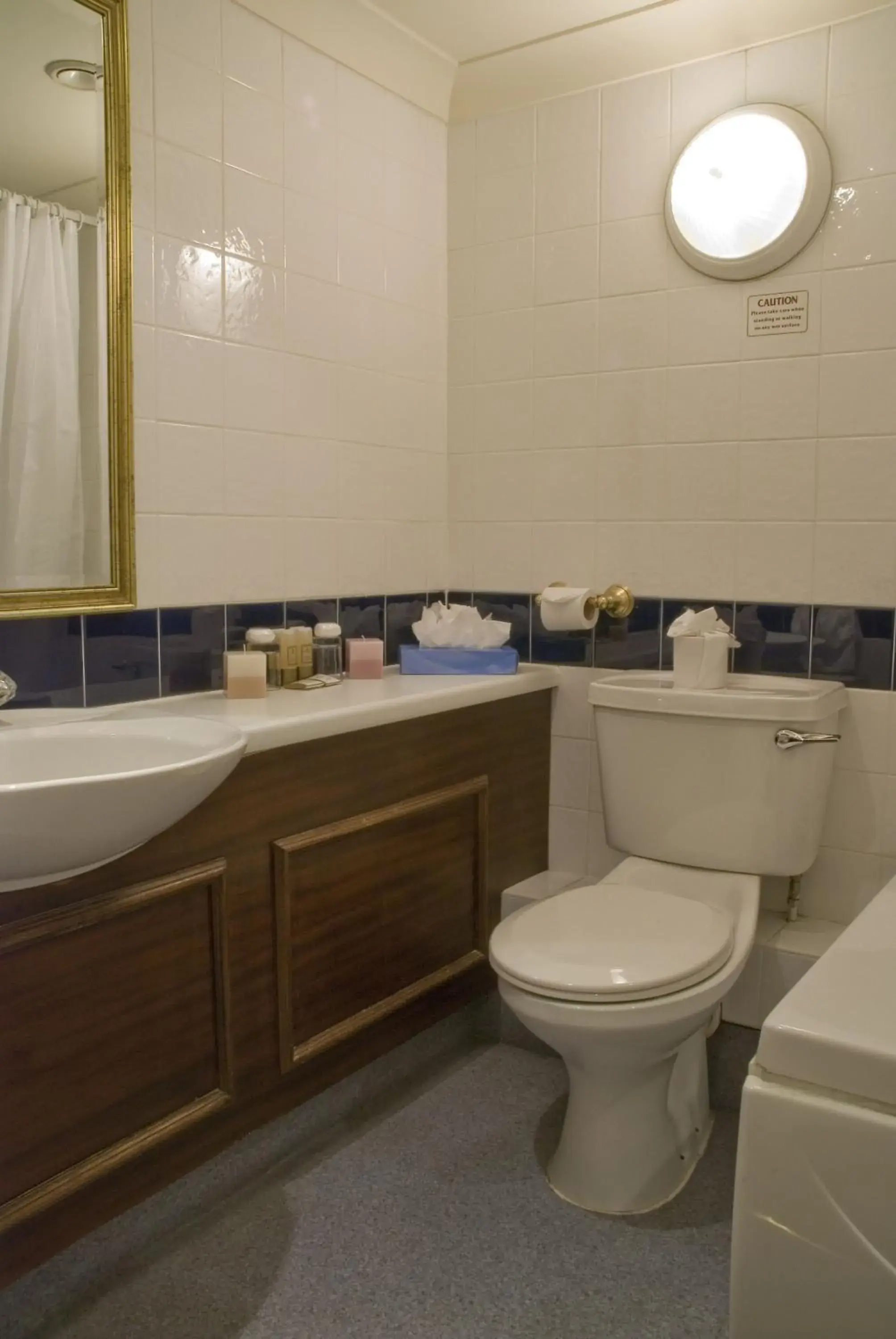 Bathroom in Britannia Hotel Coventry
