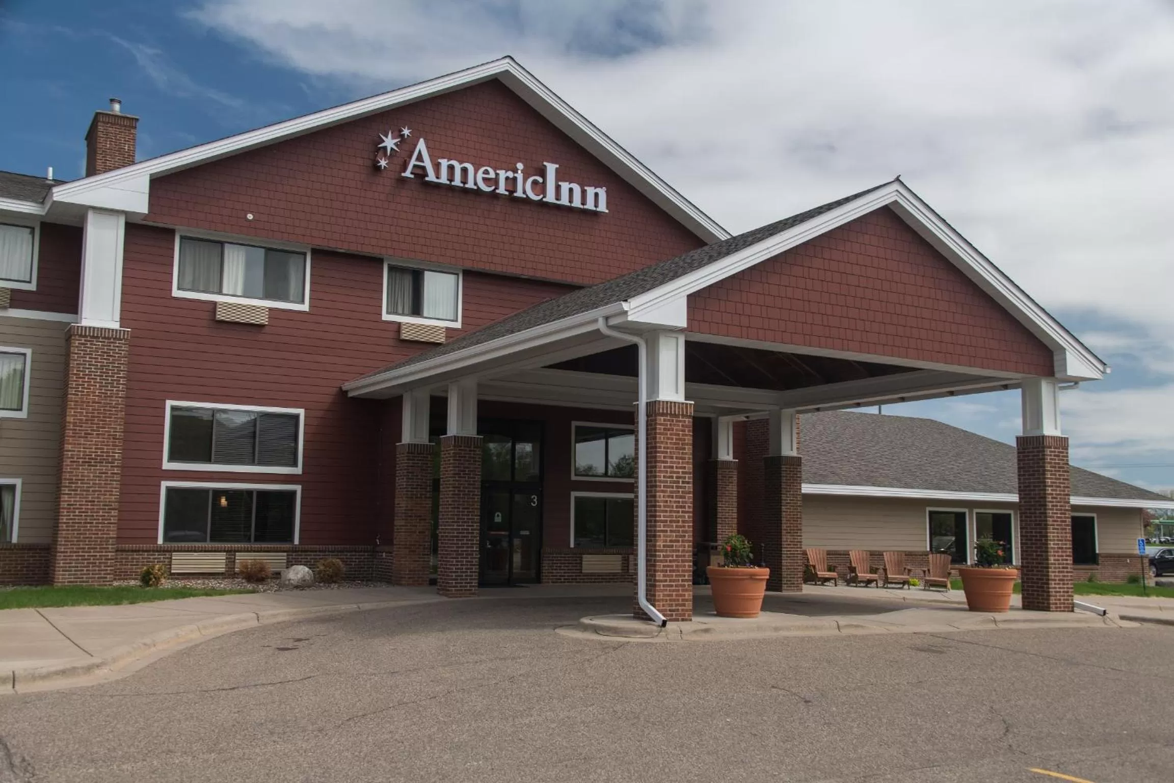 Facade/entrance in AmericInn by Wyndham Mounds View Minneapolis