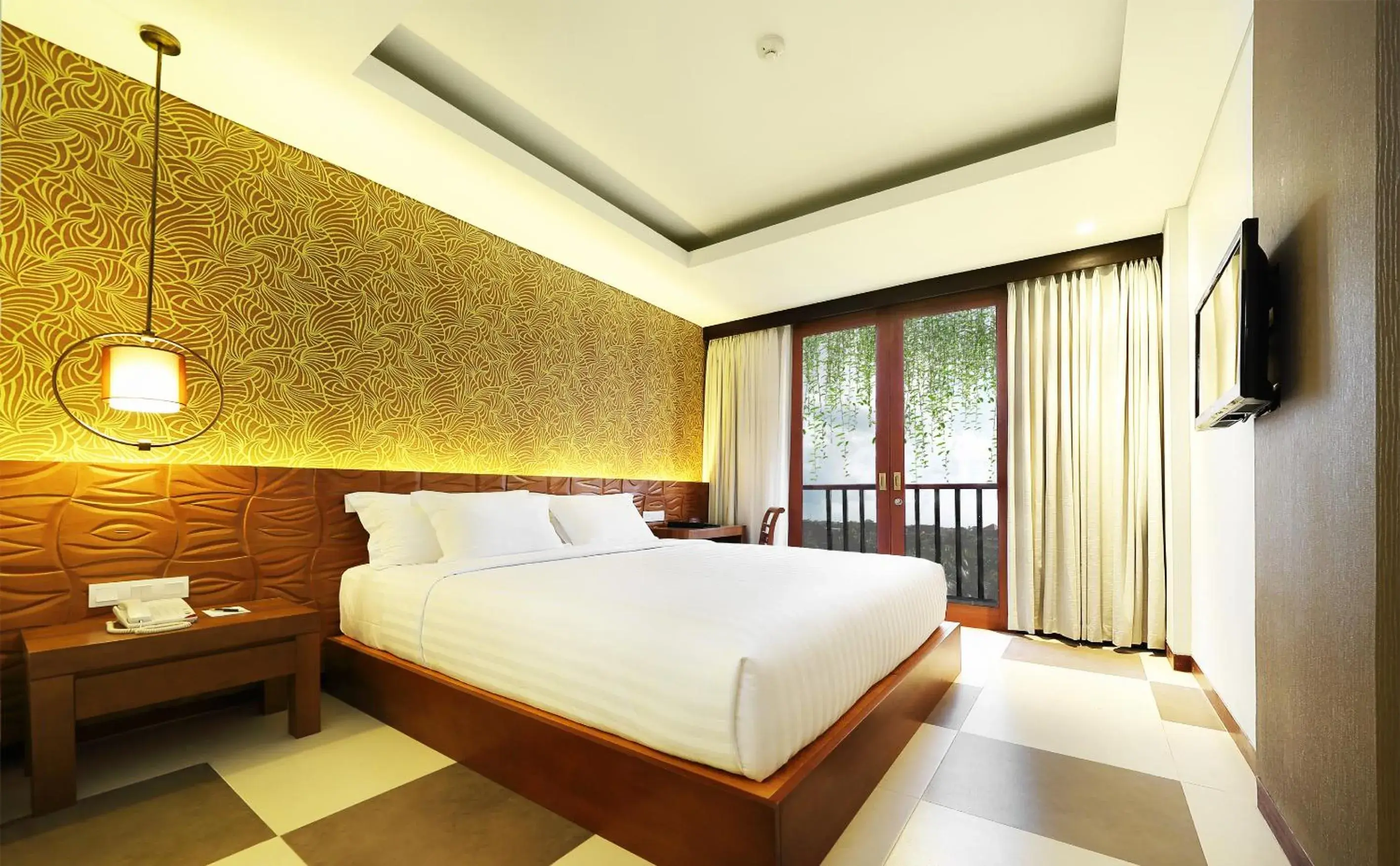 Bed in Sun Island Hotel & Spa Legian