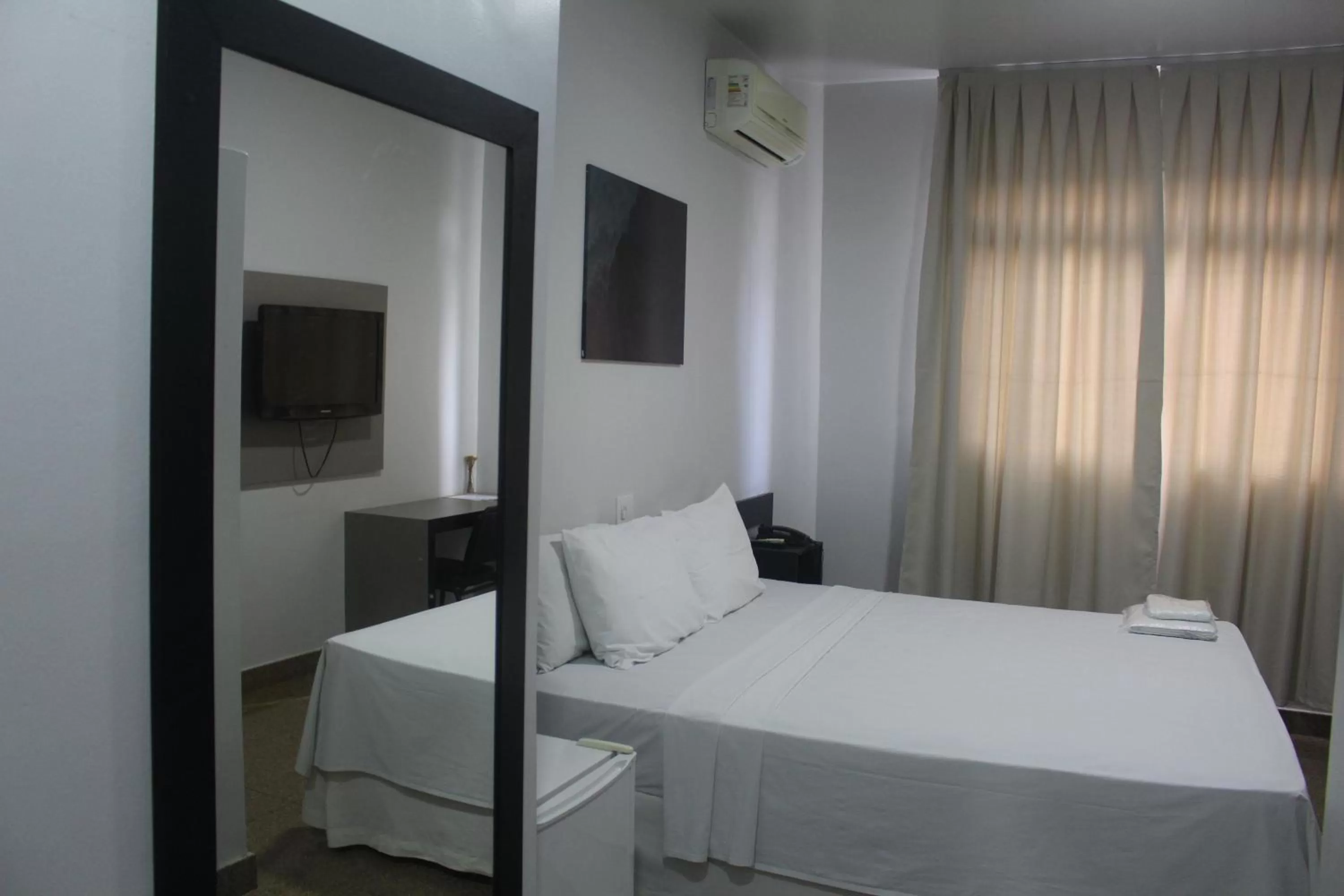 air conditioner, Bed in Hotel Oscar Blue Montes Claros